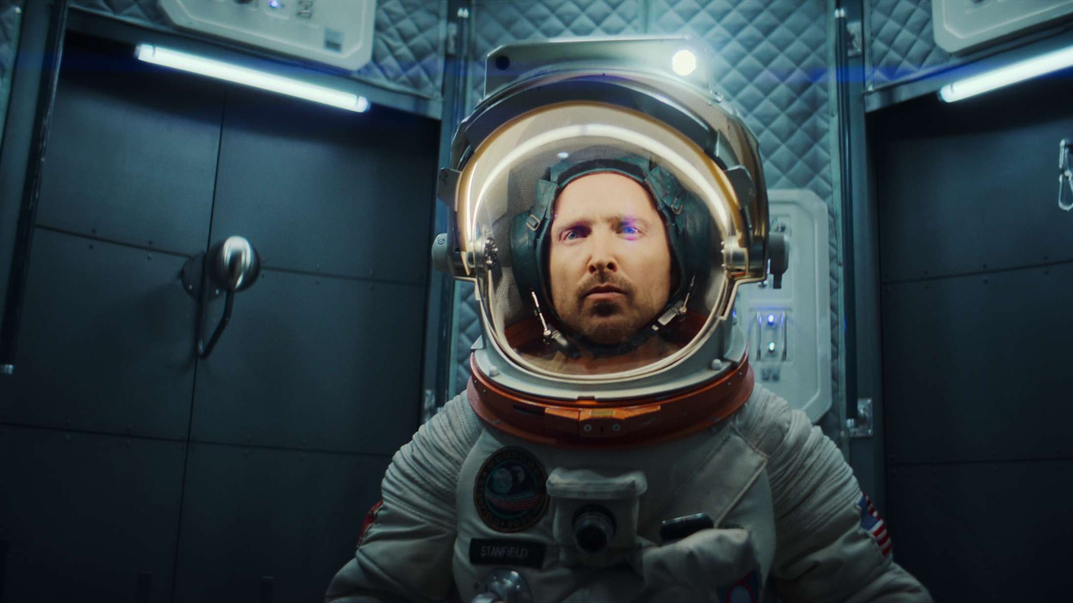 ‘Black Mirror’ er tilbage – se første teaser med dansk talent og ‘Breaking Bad’-stjerne