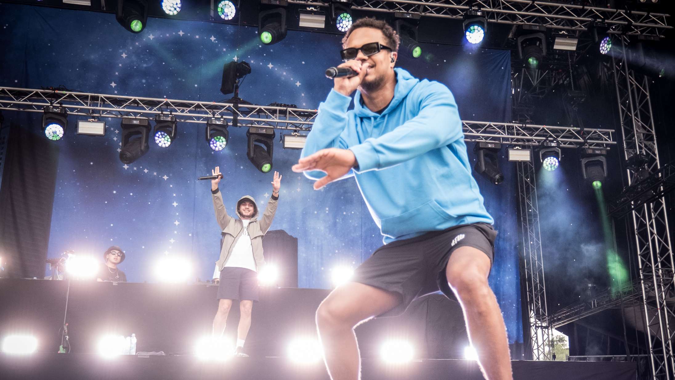 Artigeardit og Lamin fyldte Kødbyen med mennesker, da de fejrede deres nye album med surprise-koncert – se videoen