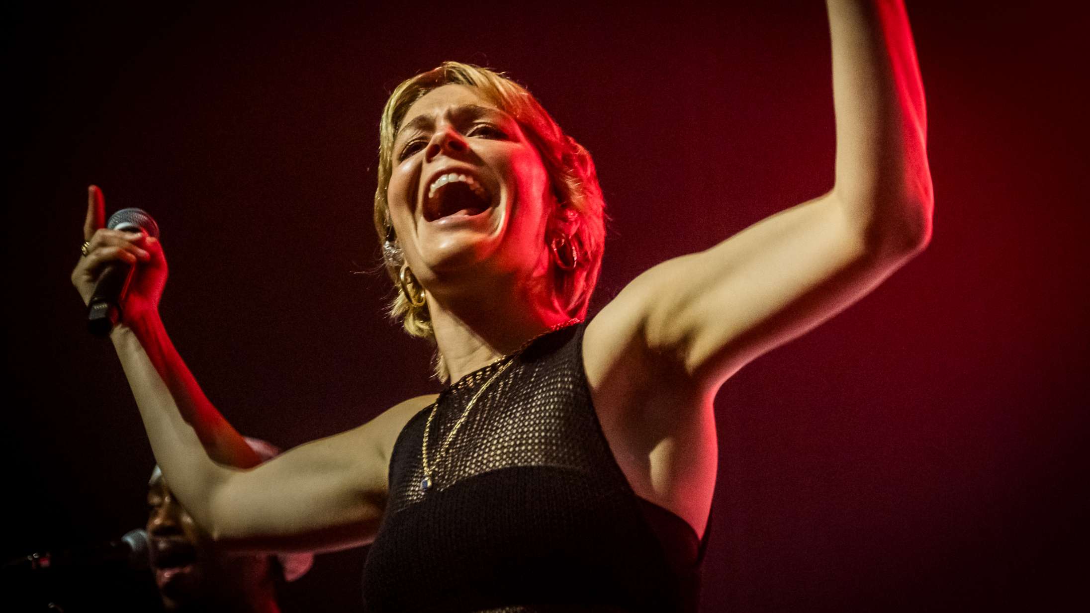 Jeg har aldrig set nogen være i nær så godt humør, som Maggie Rogers var i Store Vega