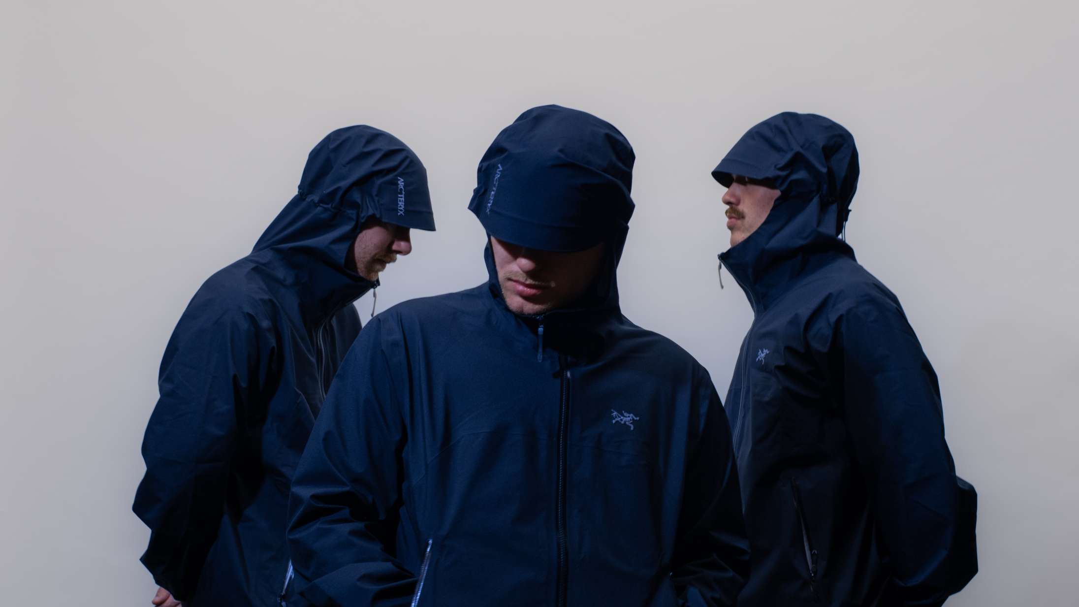 Premiere: Drake i champagne-brandert blev inspirationen til Elskeds debutsingle – se musikvideoen til ‘1000 hænder’