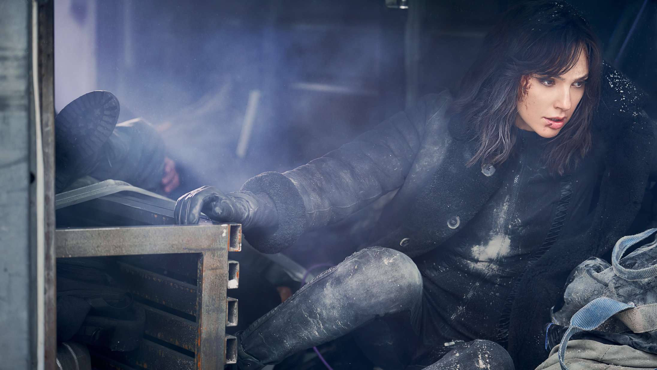 Gal Gadot kaster sig ud fra et bjerg i den storslåede trailer til ny Netflix-spionfilm