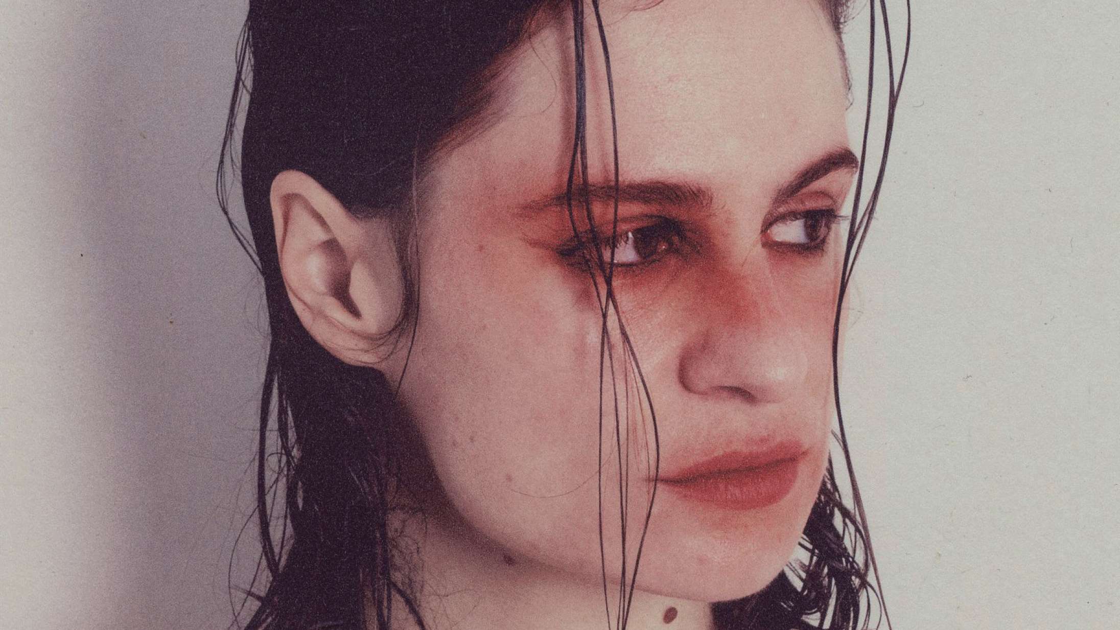 ’Paranoïa, Angels, True Love’: Christine and the Queens er alligevel ikke helt færdig med at lave popmusik – heldigvis