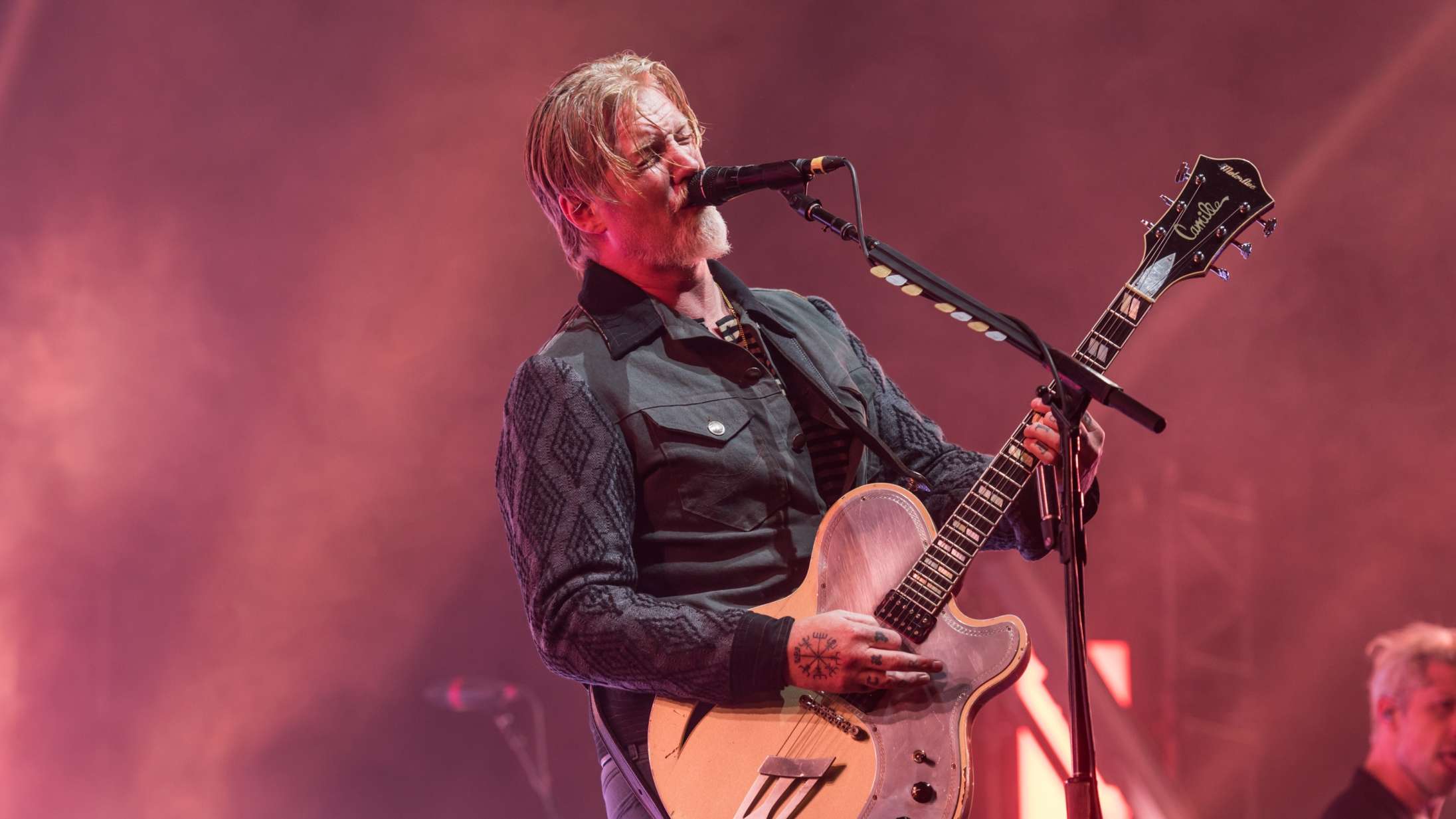 Lige inden dansk festivaloptræden: Queens of the Stone Age aflyser koncerter på stribe