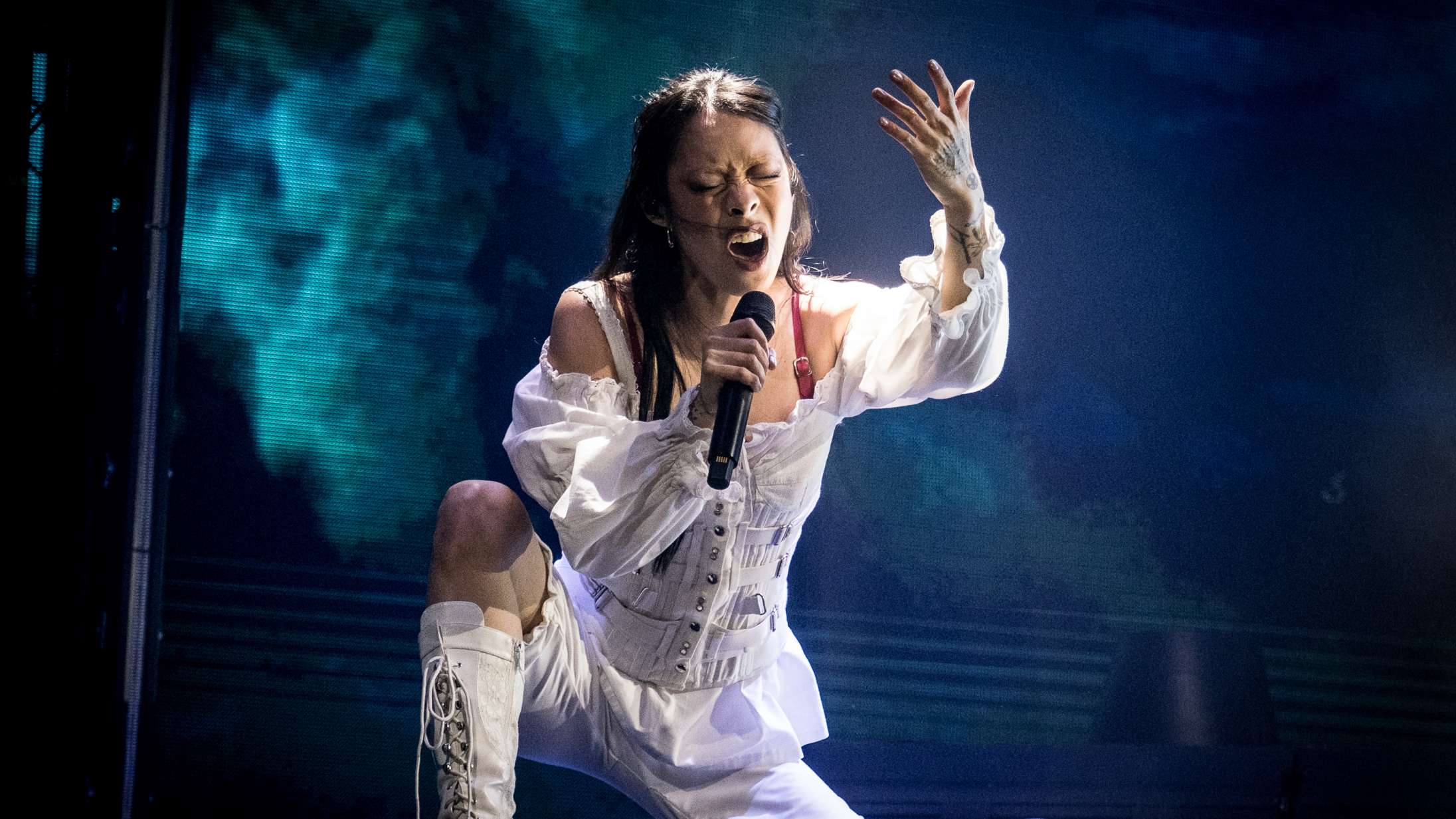 Sidste år spillede Rina Sawayama en fantastisk koncert på Roskilde Festival – i år var hun endnu bedre