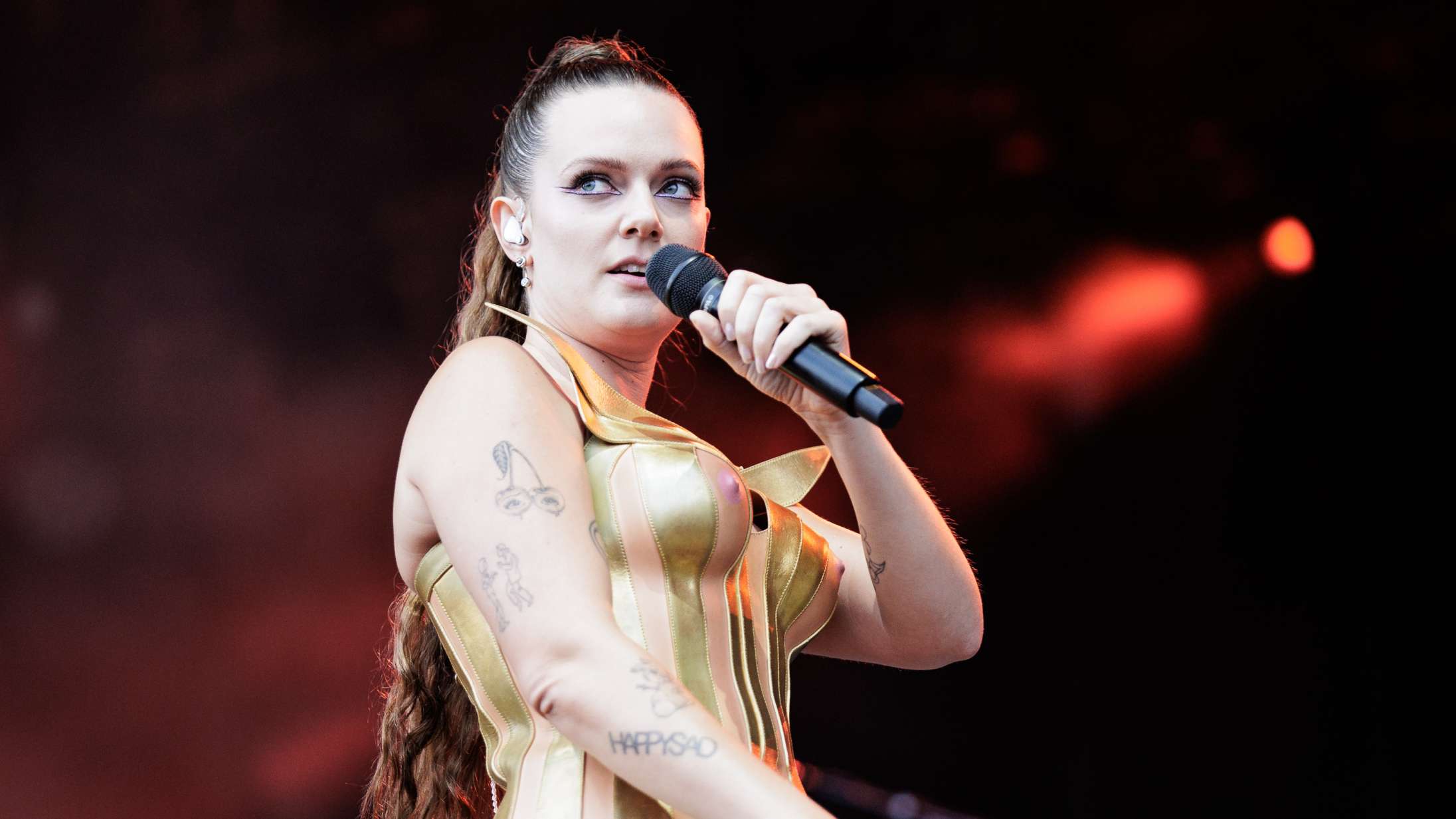 »Så mycket kärlek«: Tove Lo blev overvældet af kærlighed på Roskilde Festival