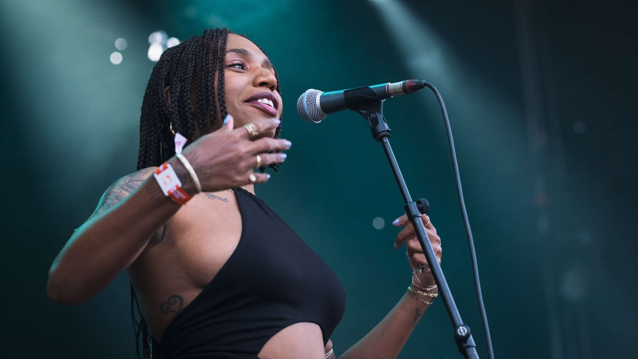 Overrumplende Yaya Bey var Roskilde Festivals bedst bevarede hemmelighed