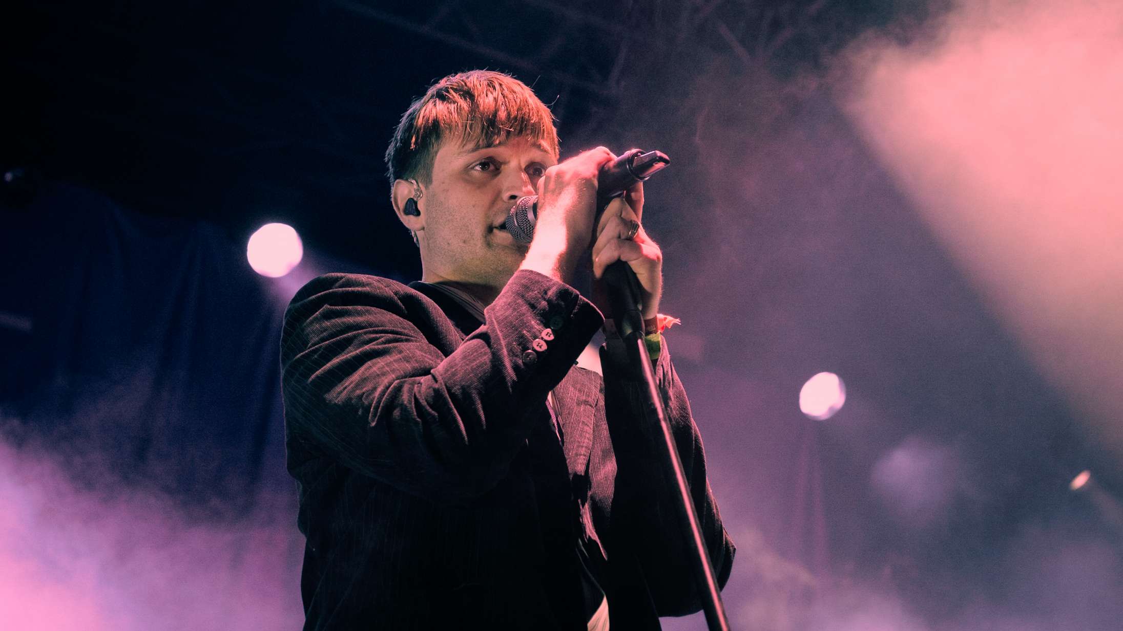 Zar Paulo foreviger deres store Roskilde Festival-koncert i ny musikvideo – se ‘Elendig software’
