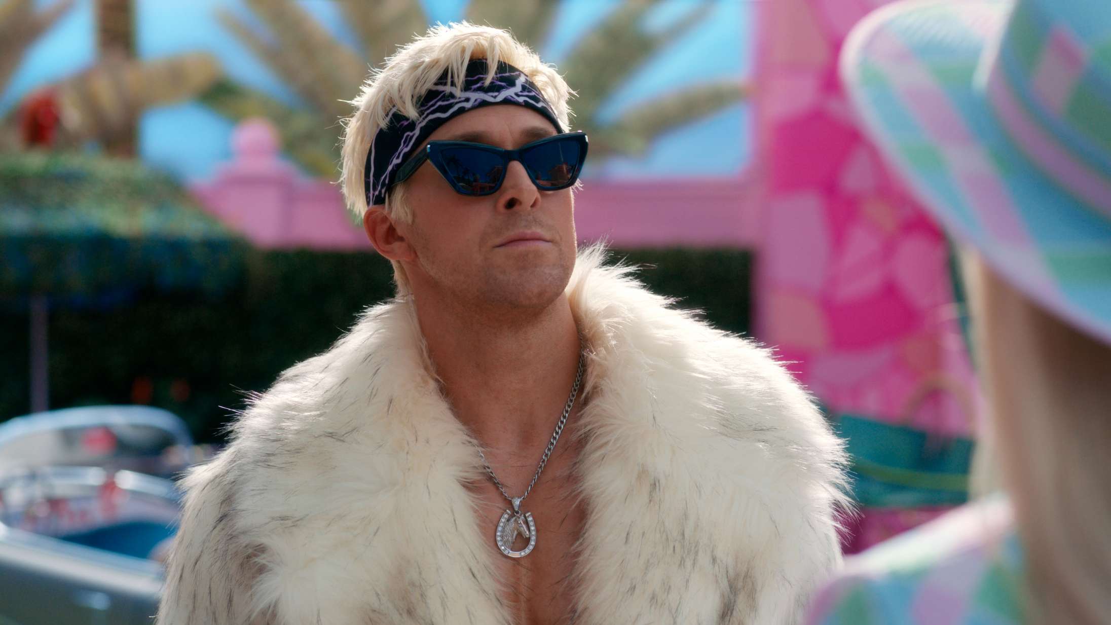 Ryan Gosling bryder ud i sang i nyt ‘Barbie’-klip