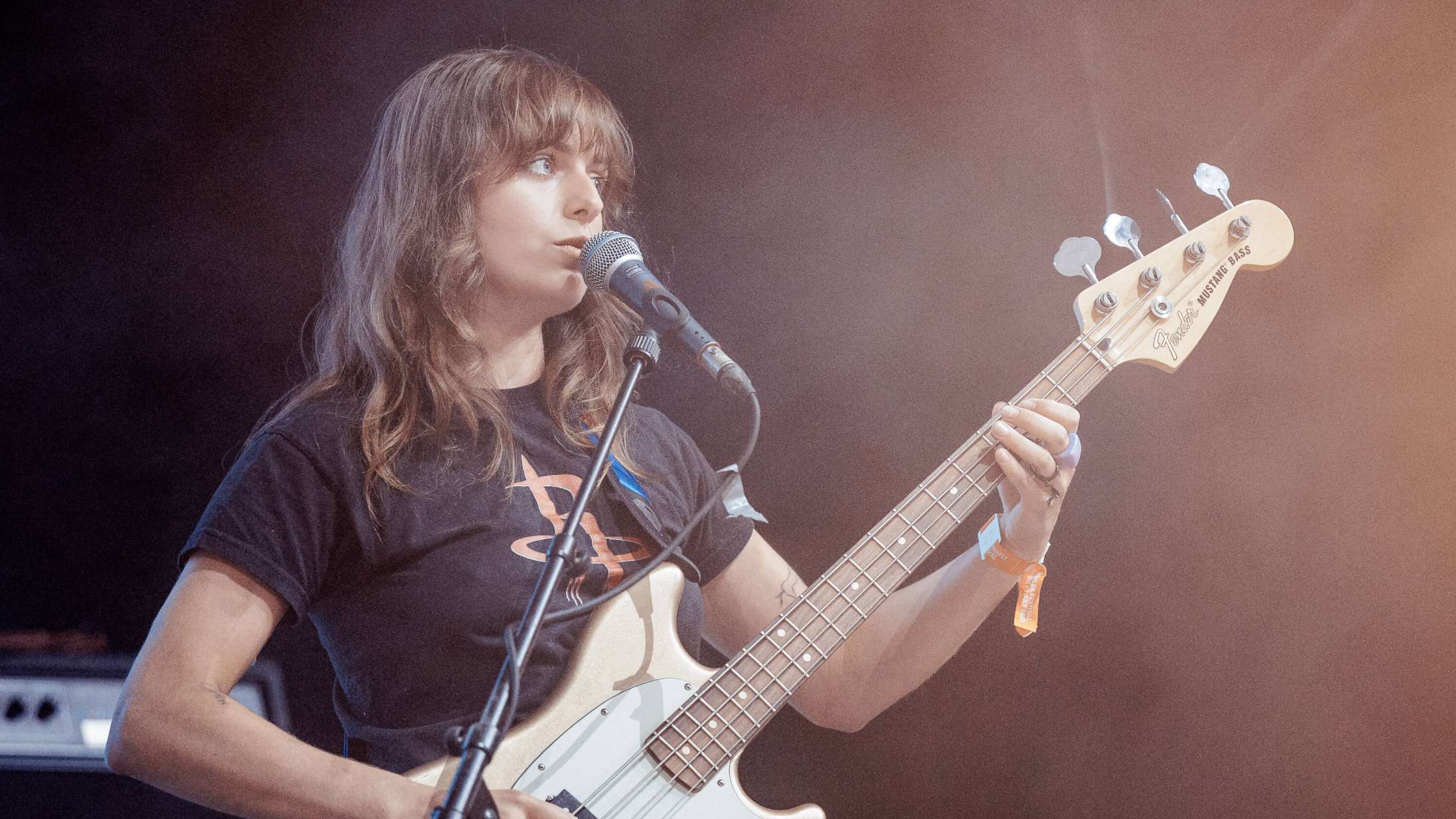 Roskilde Festival: Black Country, New Road fyldte det store hul i deres midte med rørende musikalsk overlegenhed og legesyge