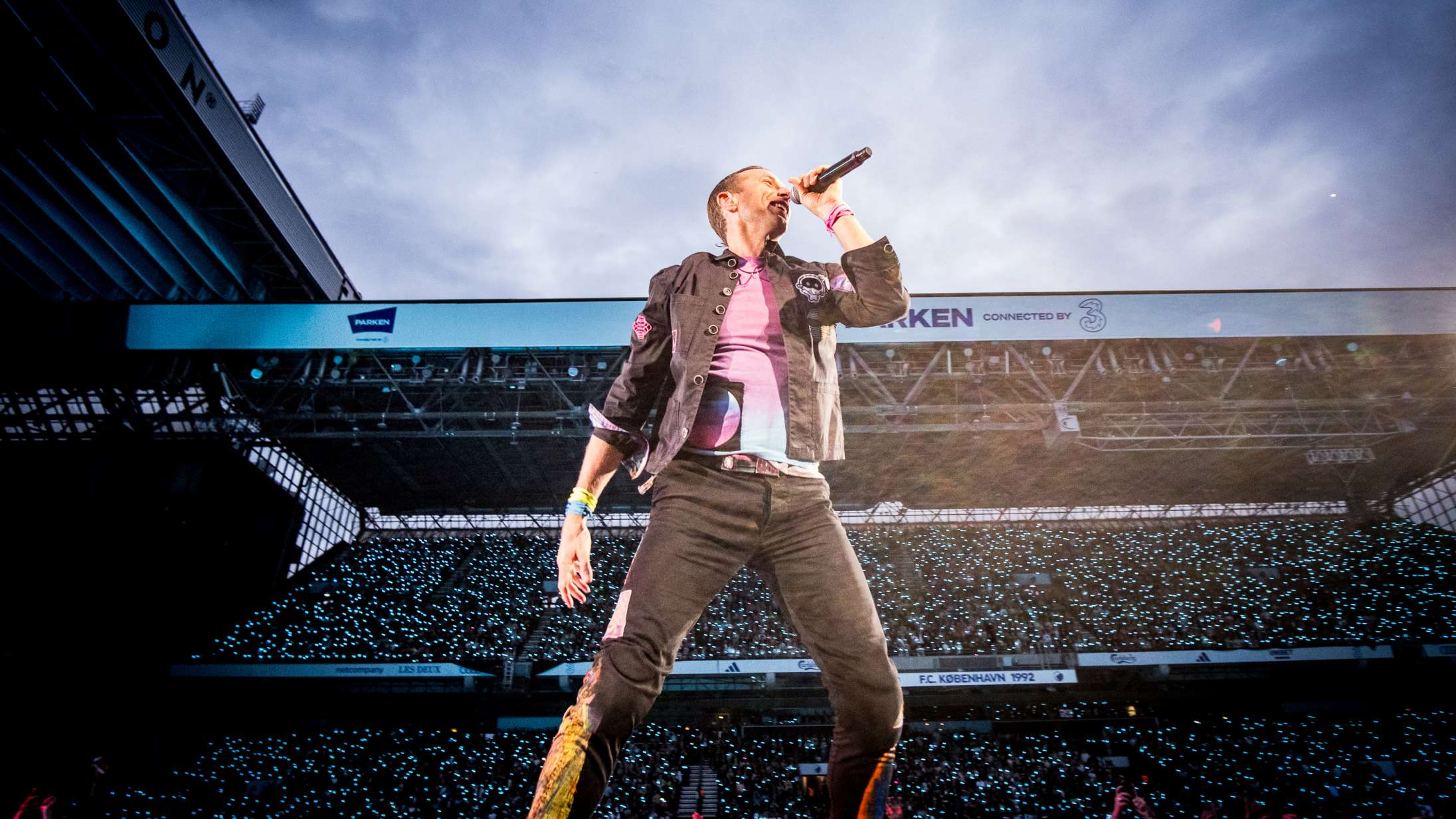 Koncert i Parken: Coldplay fik mig både til at græde og til at blive dødtræt af deres gimmicks