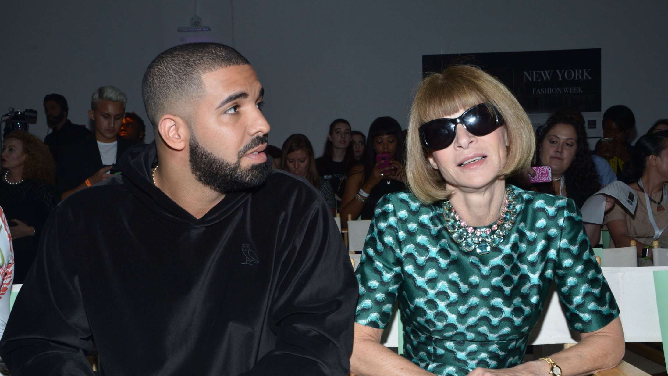 Drake bruger AI-genererede billeder til at beefe med modeikon