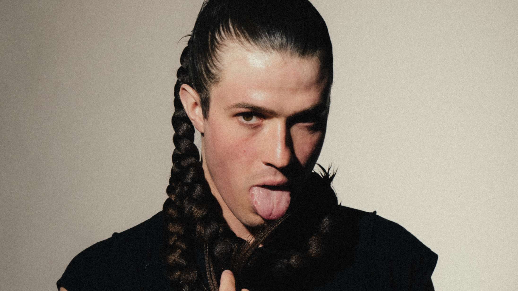 På sit soloprojekt er Papa E fra Fraads blevet »en sød, lille dreng, som i virkeligheden også er en hund«