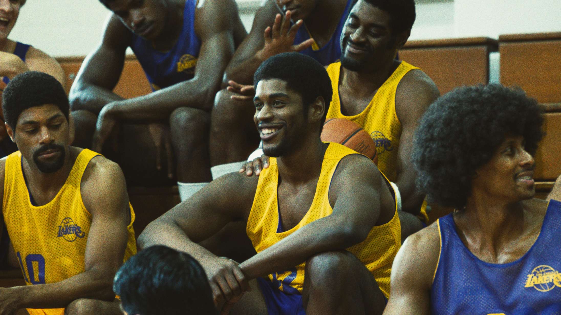 ’Winning Time’ sæson 2: HBO’s basketserie vil så gerne være cool, at den glemmer alt andet