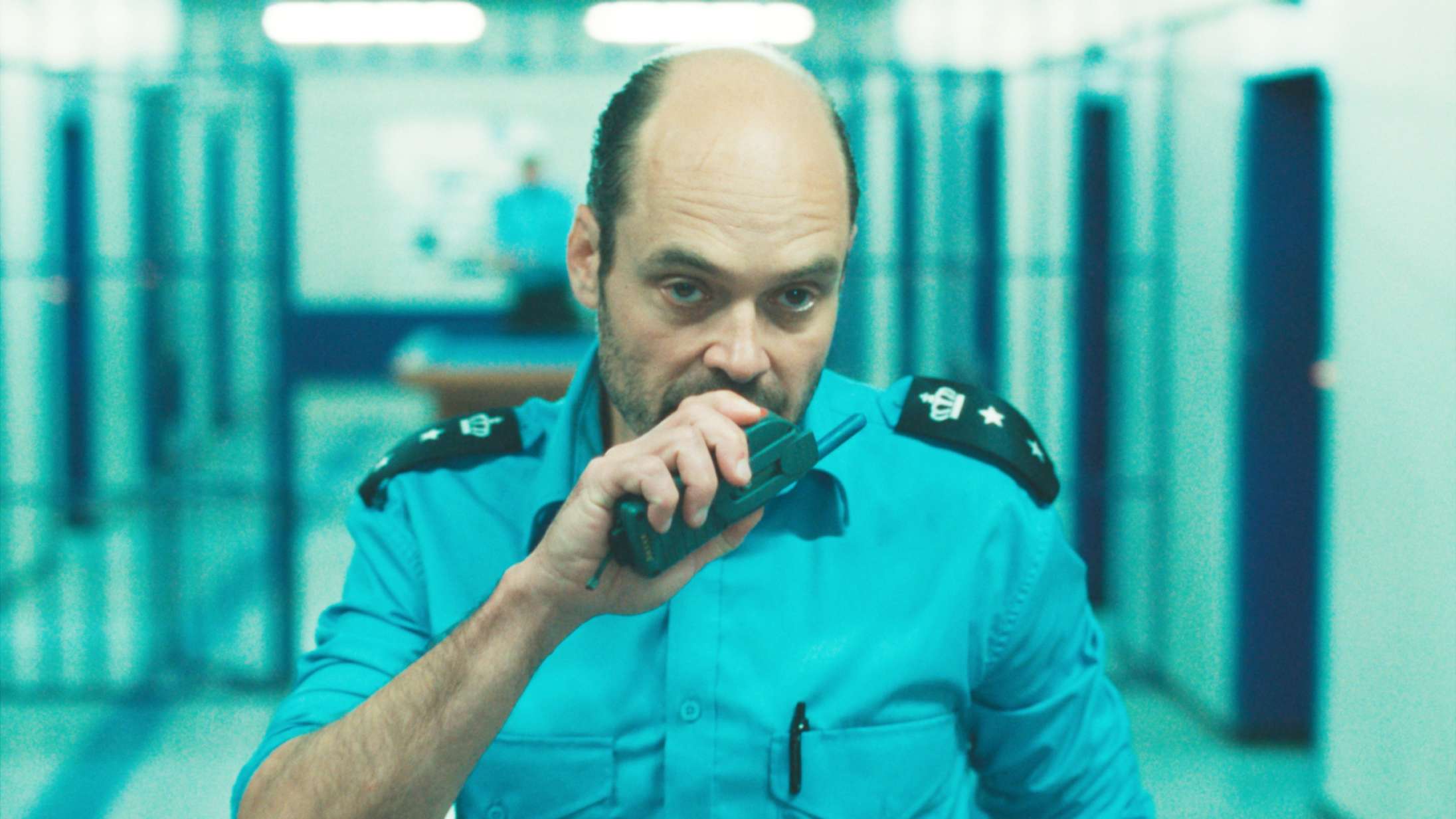 Instruktørduo om omfattende research bag DR-serien ’Huset’: »Nogle betjente føler sig mere sikre inde i fængslet end udenfor«