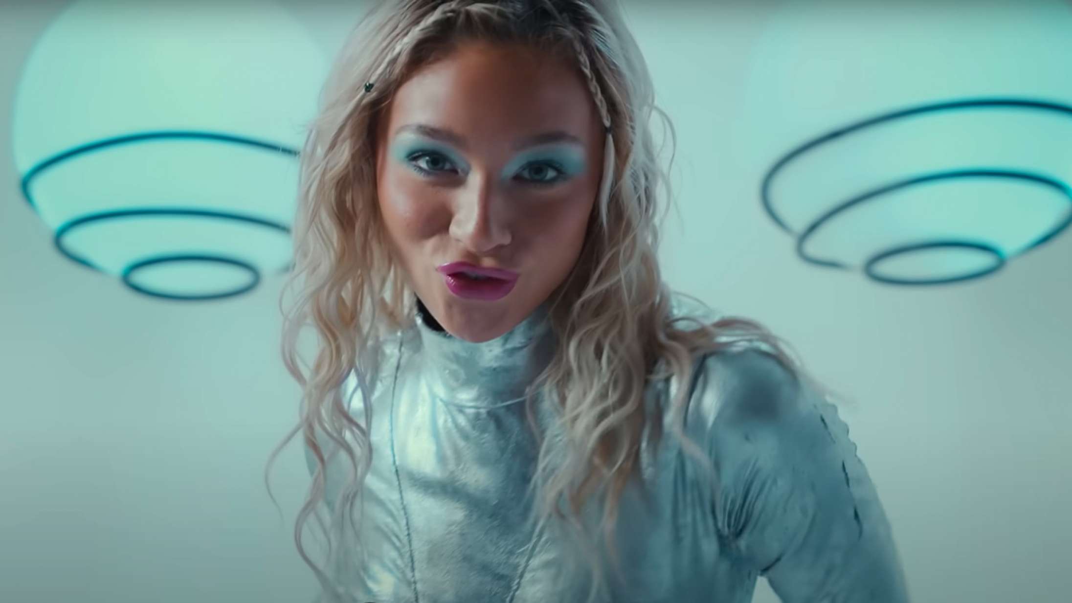 Kyle Gordons eurodance-parodi ‘Planet of the Bass’ er blevet et uventet viralt hit – men hvor går grænsen mellem hit og parodi?