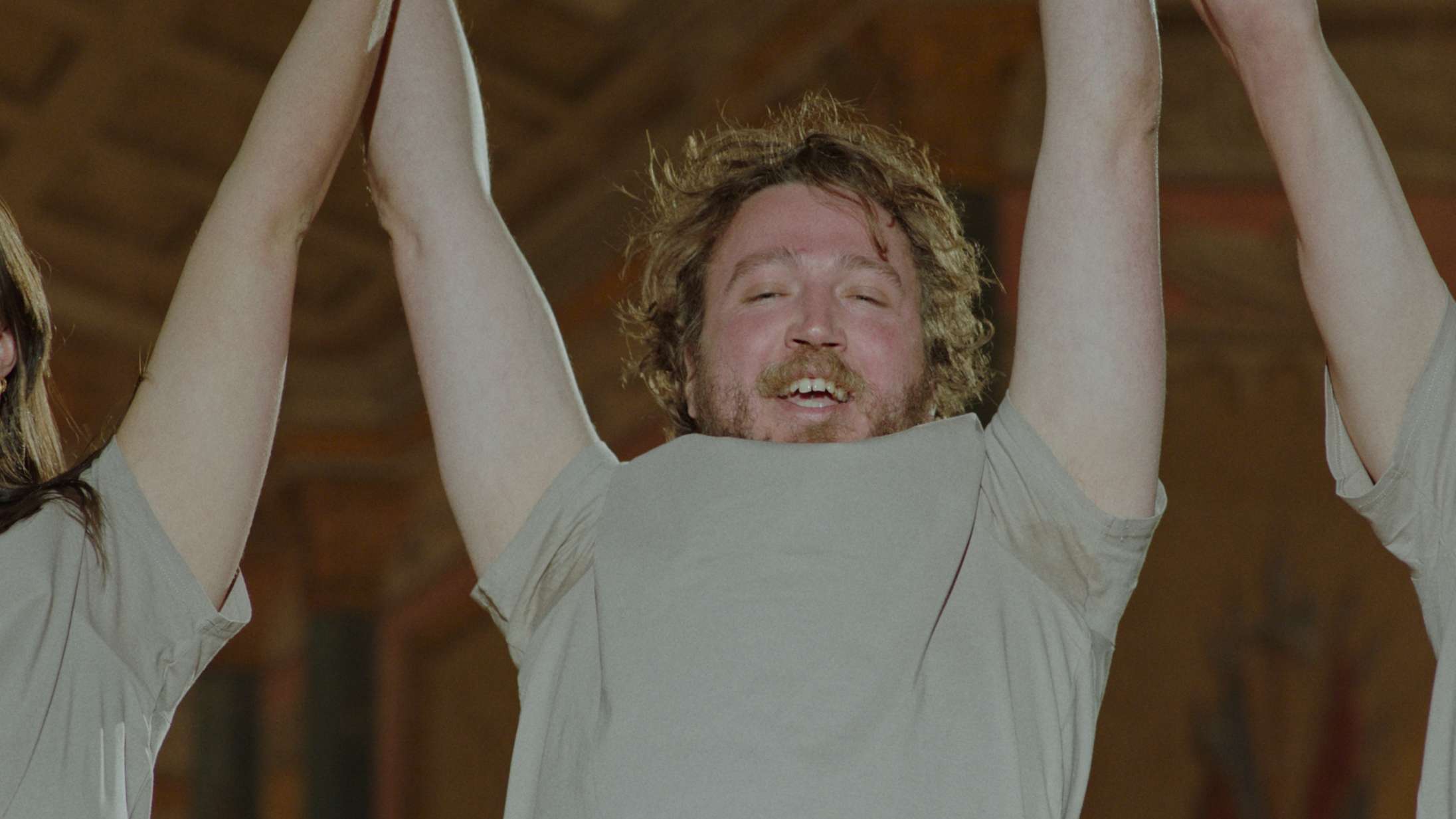 ’Idioten’: Man mærker smerten i hver eneste scene af sørgmodig dansk underklassefilm