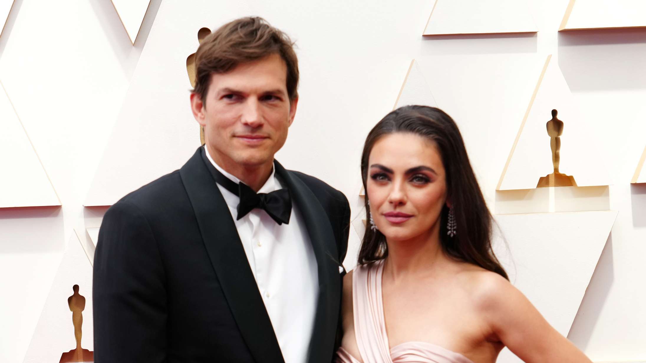 Mila Kunis og Ashton Kutcher støtter den voldtægtsdømte skuespillerkollega Danny Masterson