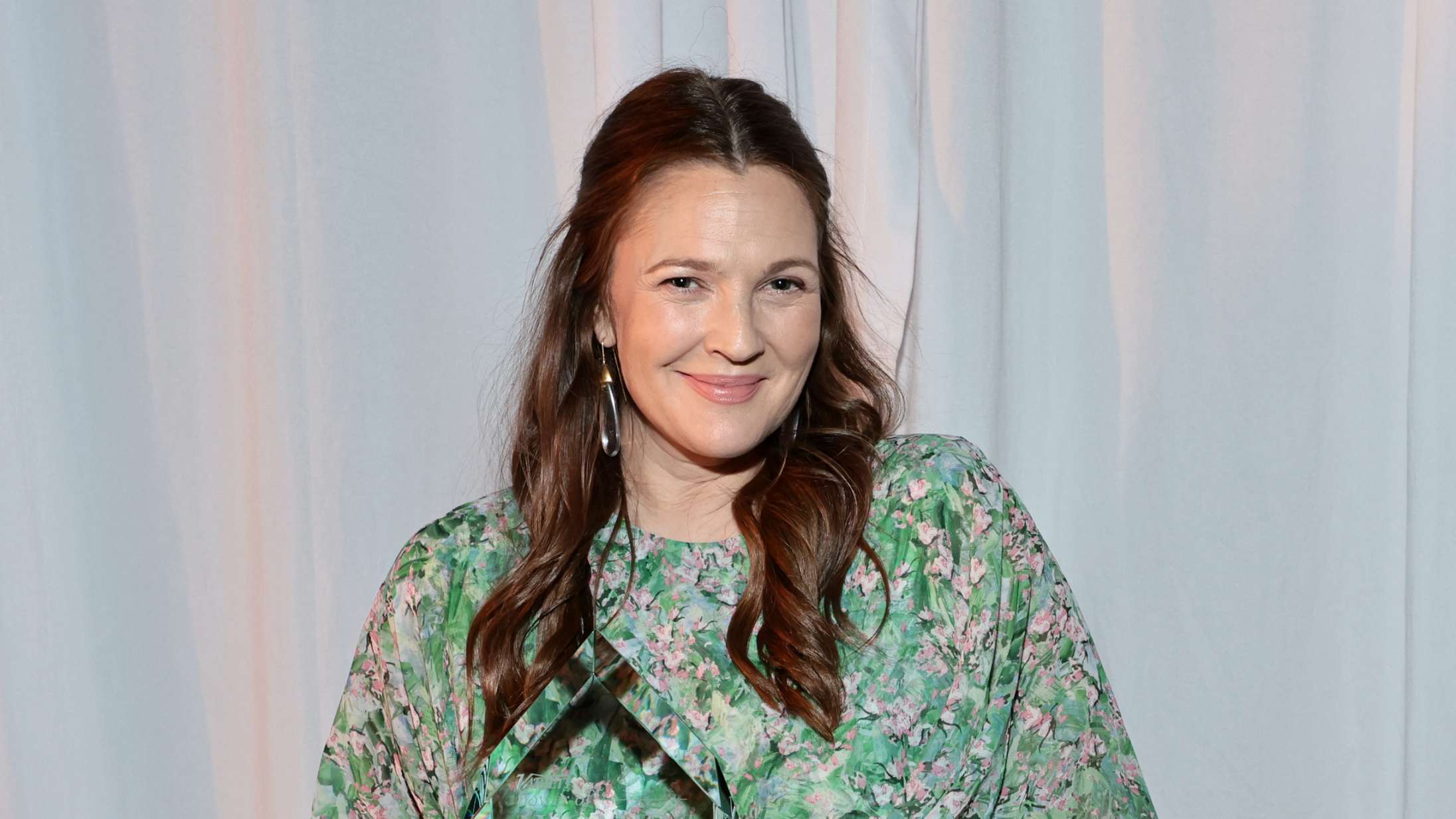 Drew Barrymore sætter sit talkshow på pause efter kritik: »Jeg har lyttet til alle«