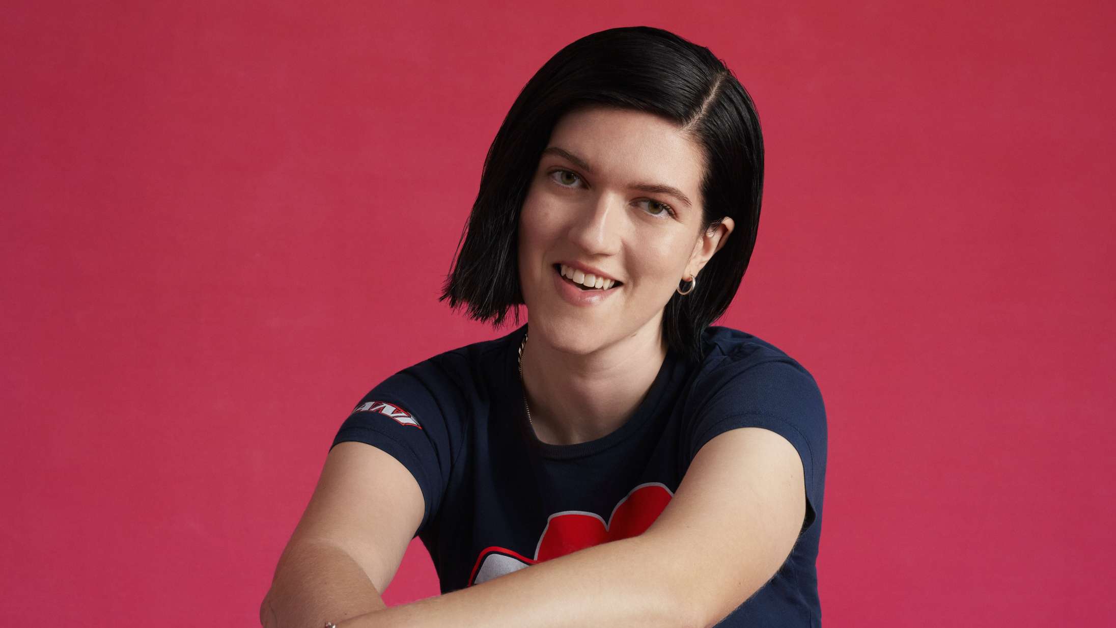 ‘Mid Air’: Romys debutalbum er som musikalsk aircondition – behagelig at have i rummet, men ikke meget mere