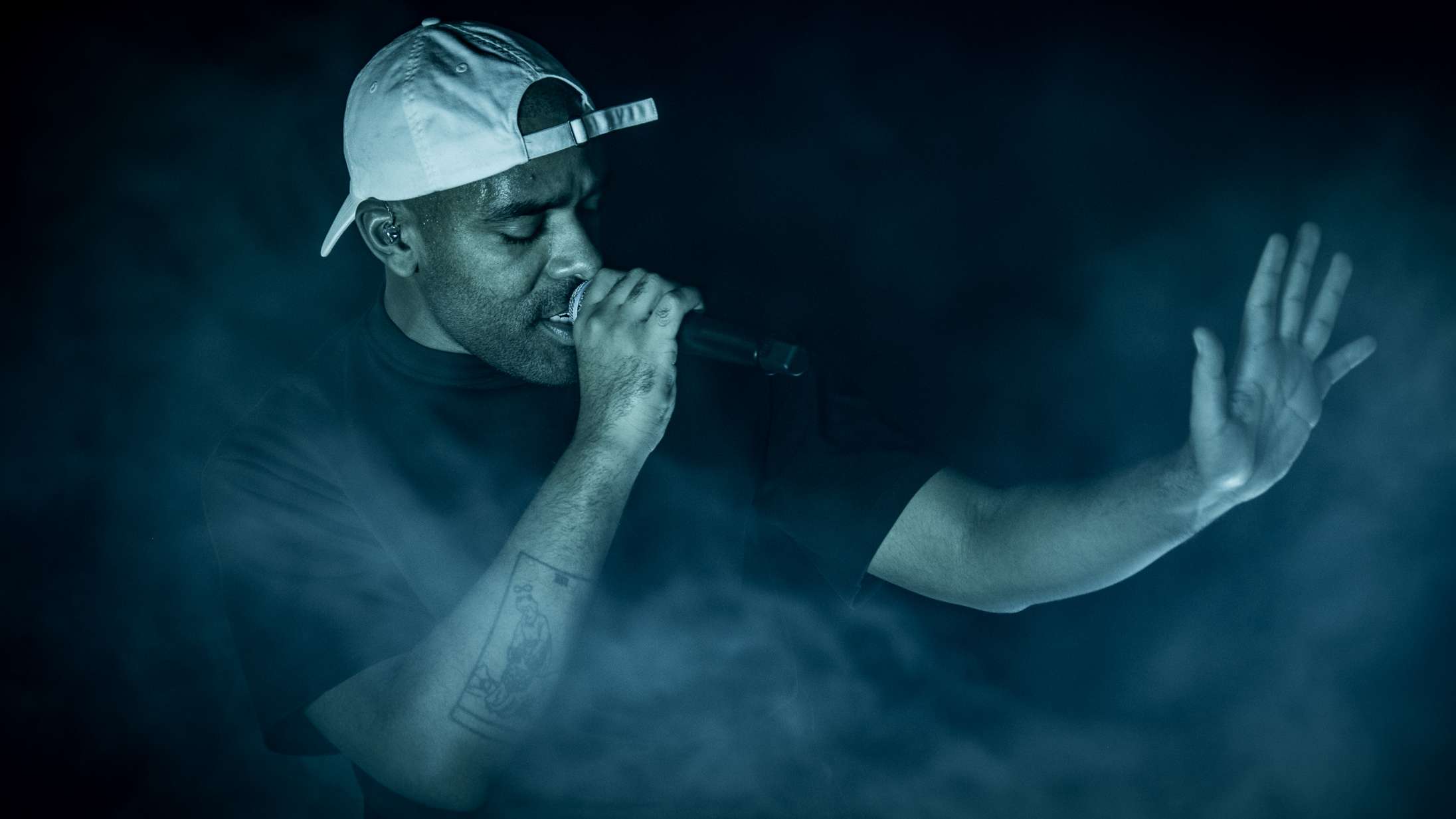 »Shit, det var smukt«: Ukendt Kunstners potente hiphopfest fik alle følelserne til at bruse frem i Royal Arena