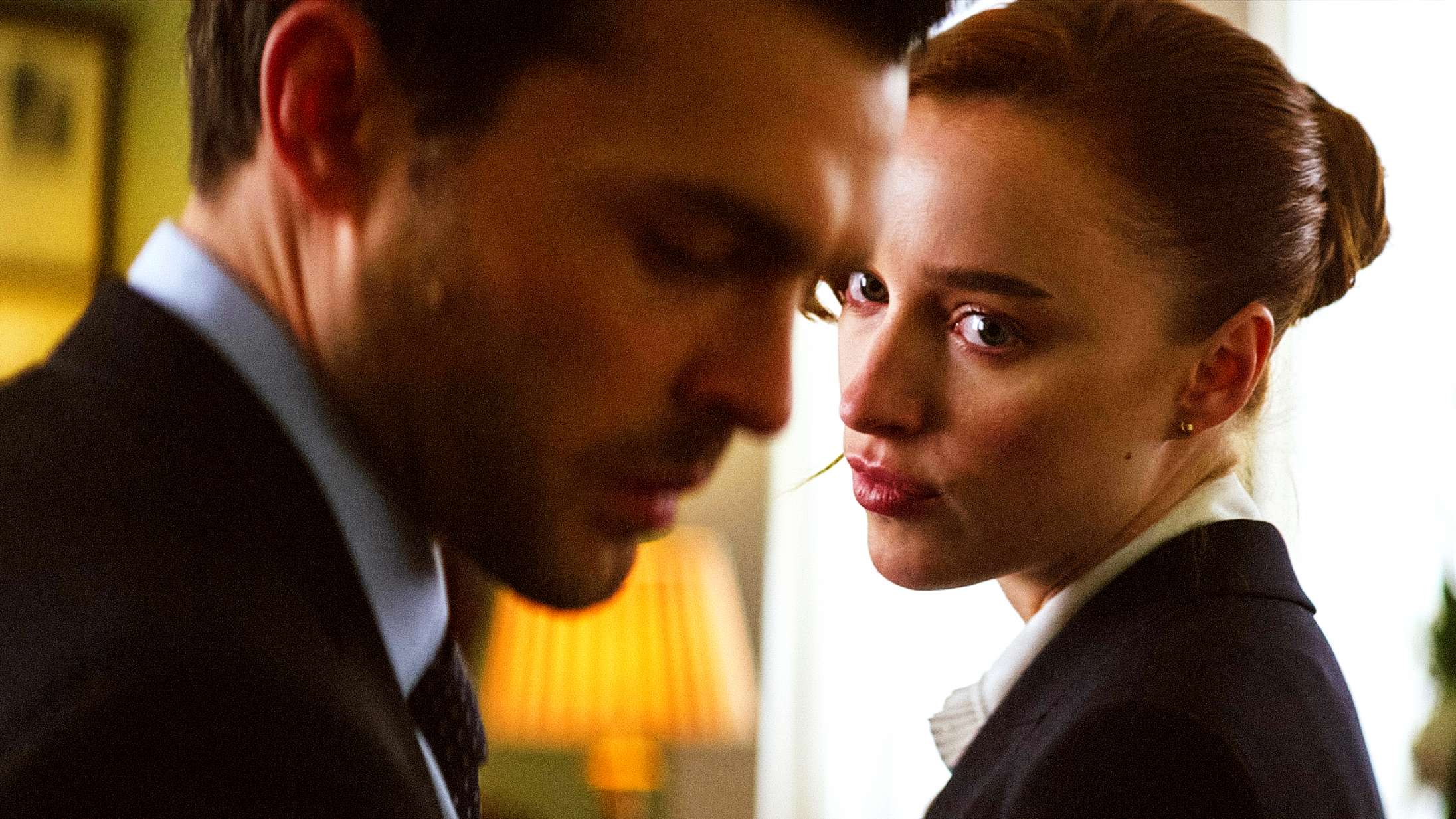 ’Fair Play’: Ublu sexscener og overstyrede chok dominerer hypet Netflix-thriller