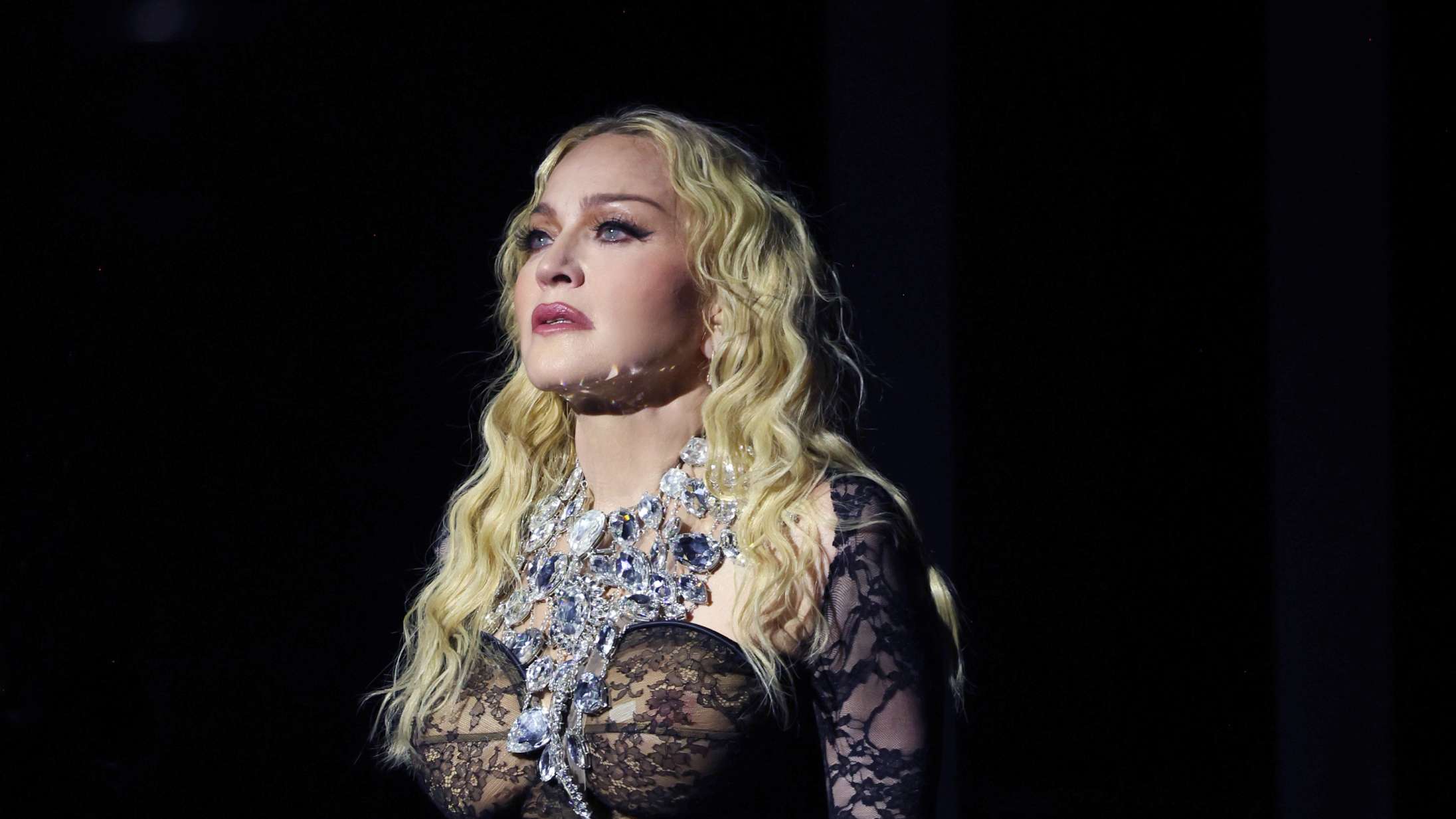 Madonna og Elton John har begravet stridsøksen efter 20 års fjendskab: »Inden for få minutter krammede vi«