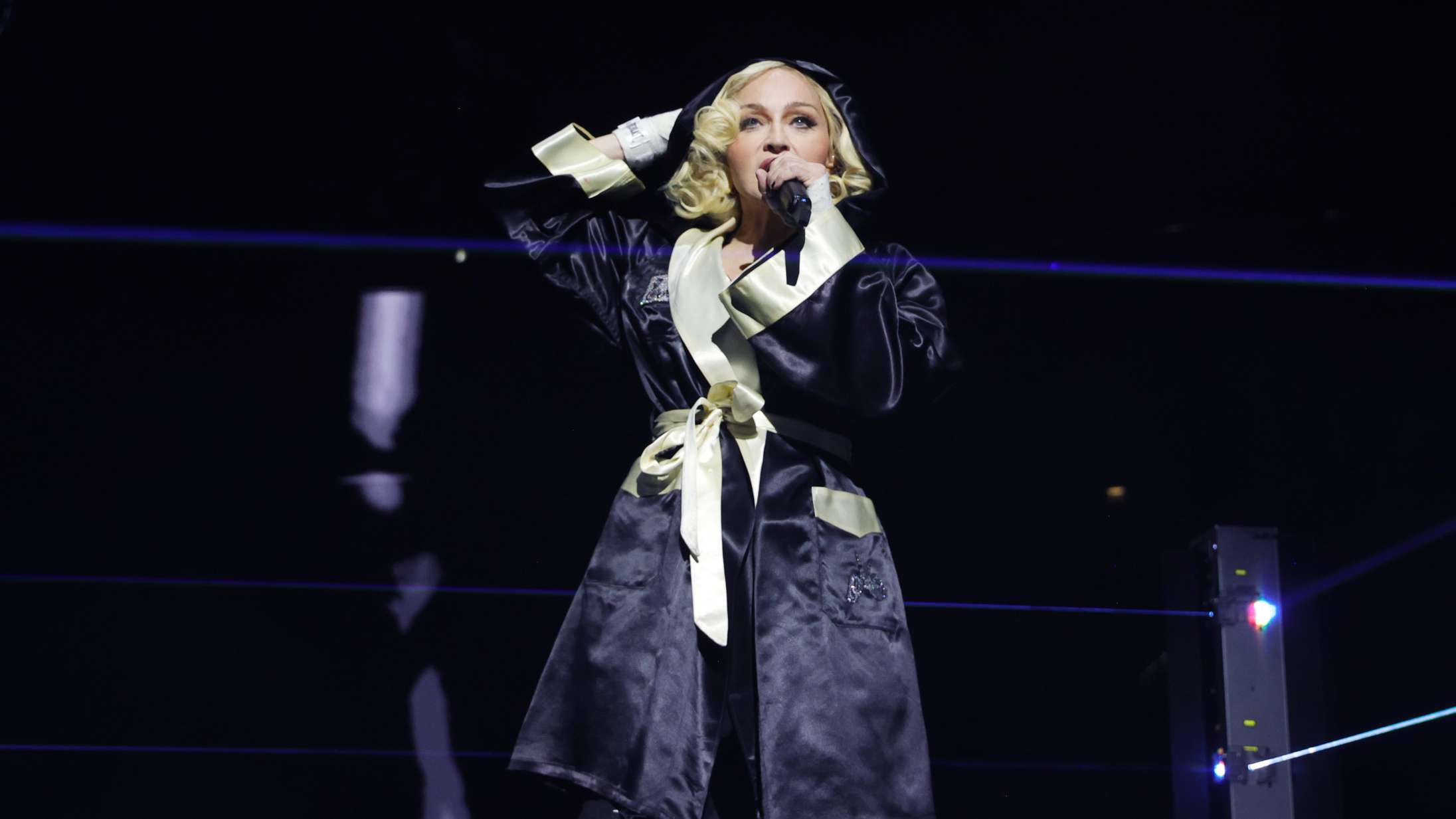 Madonna beder paven om til at tage til Gaza »for at redde disse uskyldige børn«