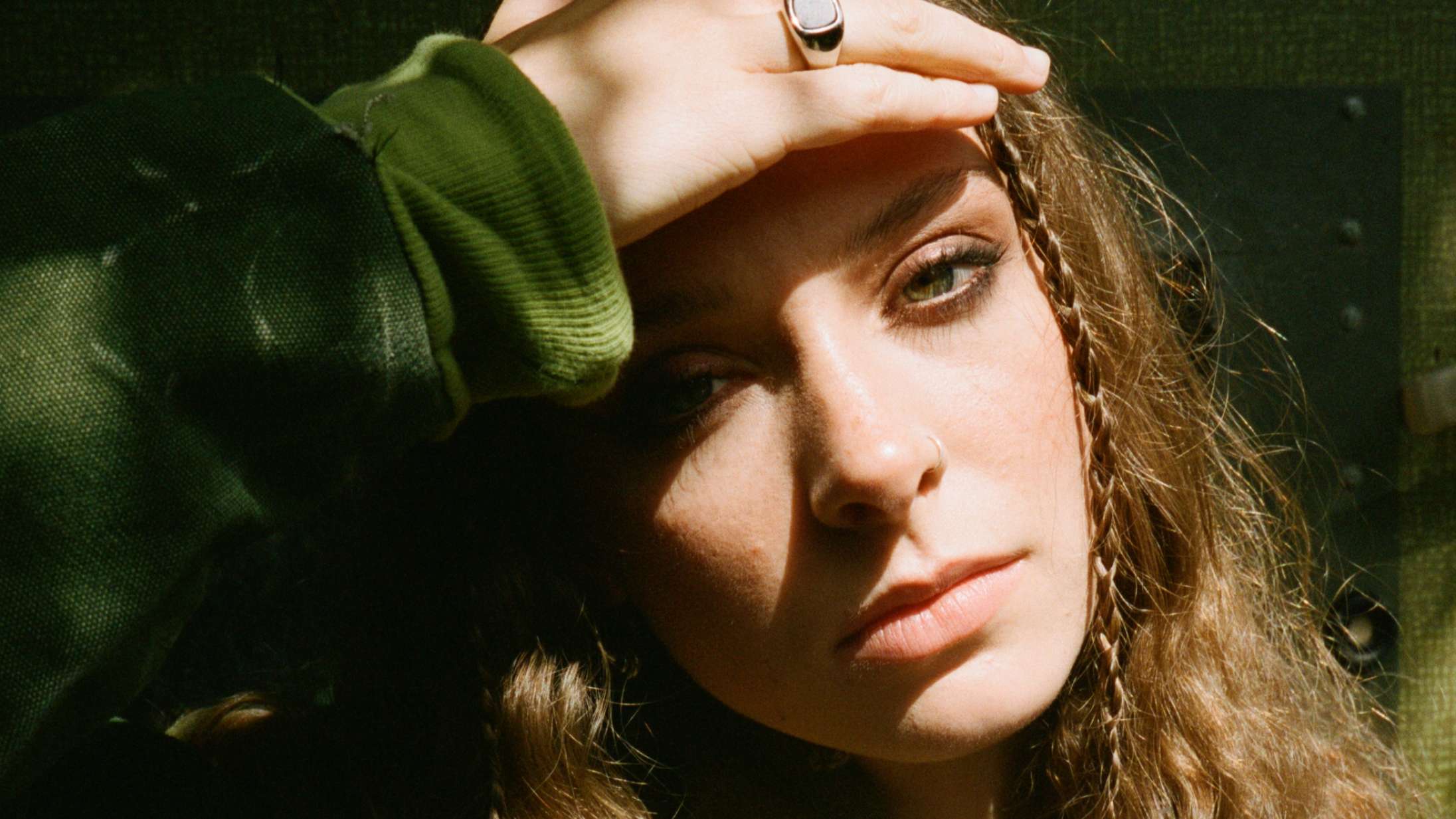 Smukfest annoncerer syv nye navne – blandt andre Holly Humberstone