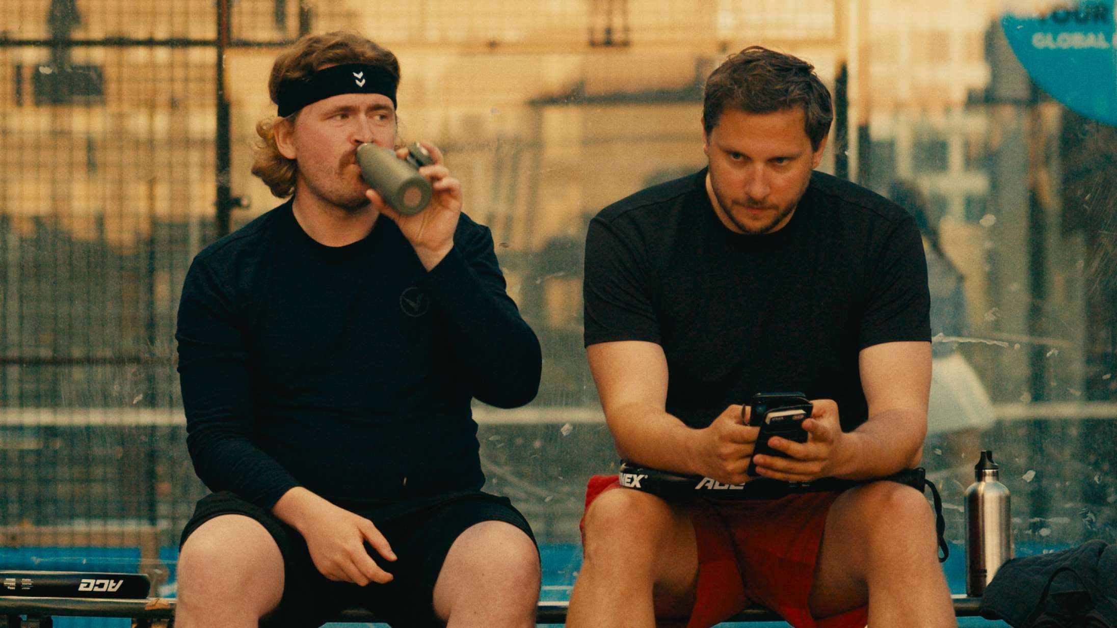 ‘Kampen for tilværelsen’: Dansk Instagram-serie er et velrullet studie i tøffelheltens anatomi