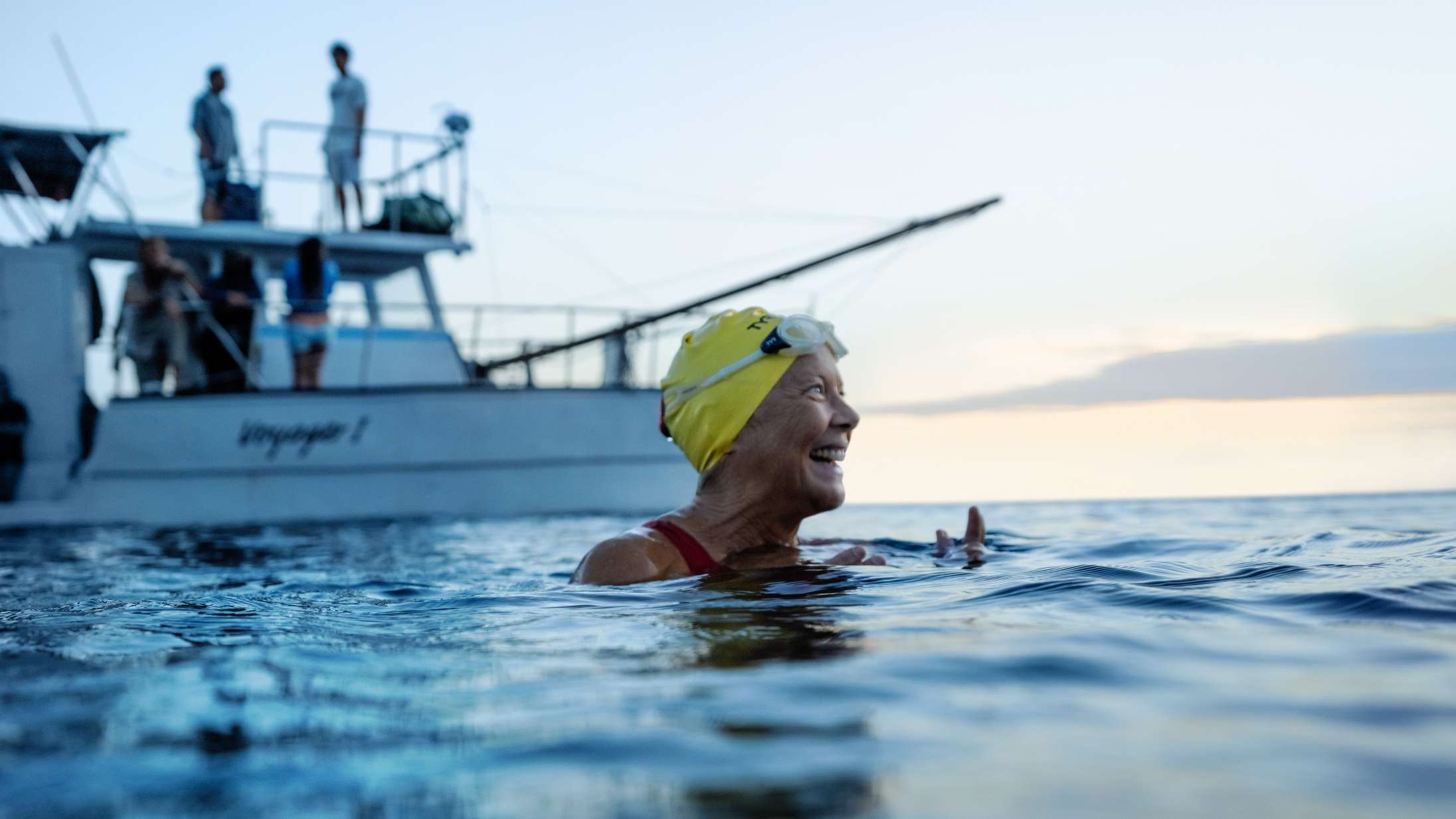 ‘Nyad’: Anette Bening svømmer 177 kilometer i befriende og afmystificerende sportsfilm