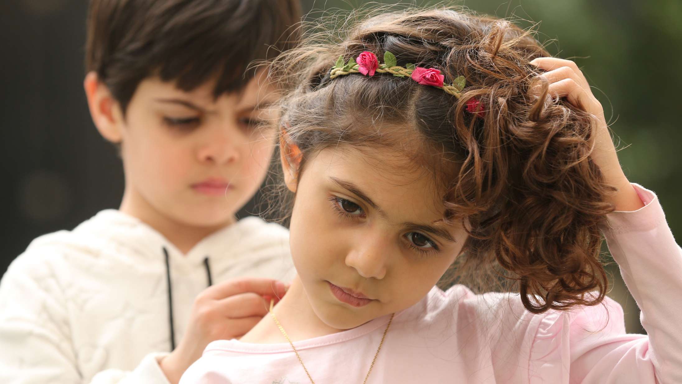 ’Uskylden’: Vold og undertrykkelse siver ind i børnenes verden i modig iransk film