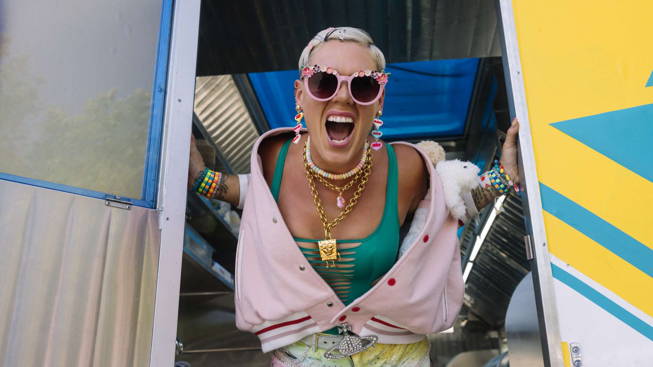 Pink kommer til Danmark – store navne varmer op