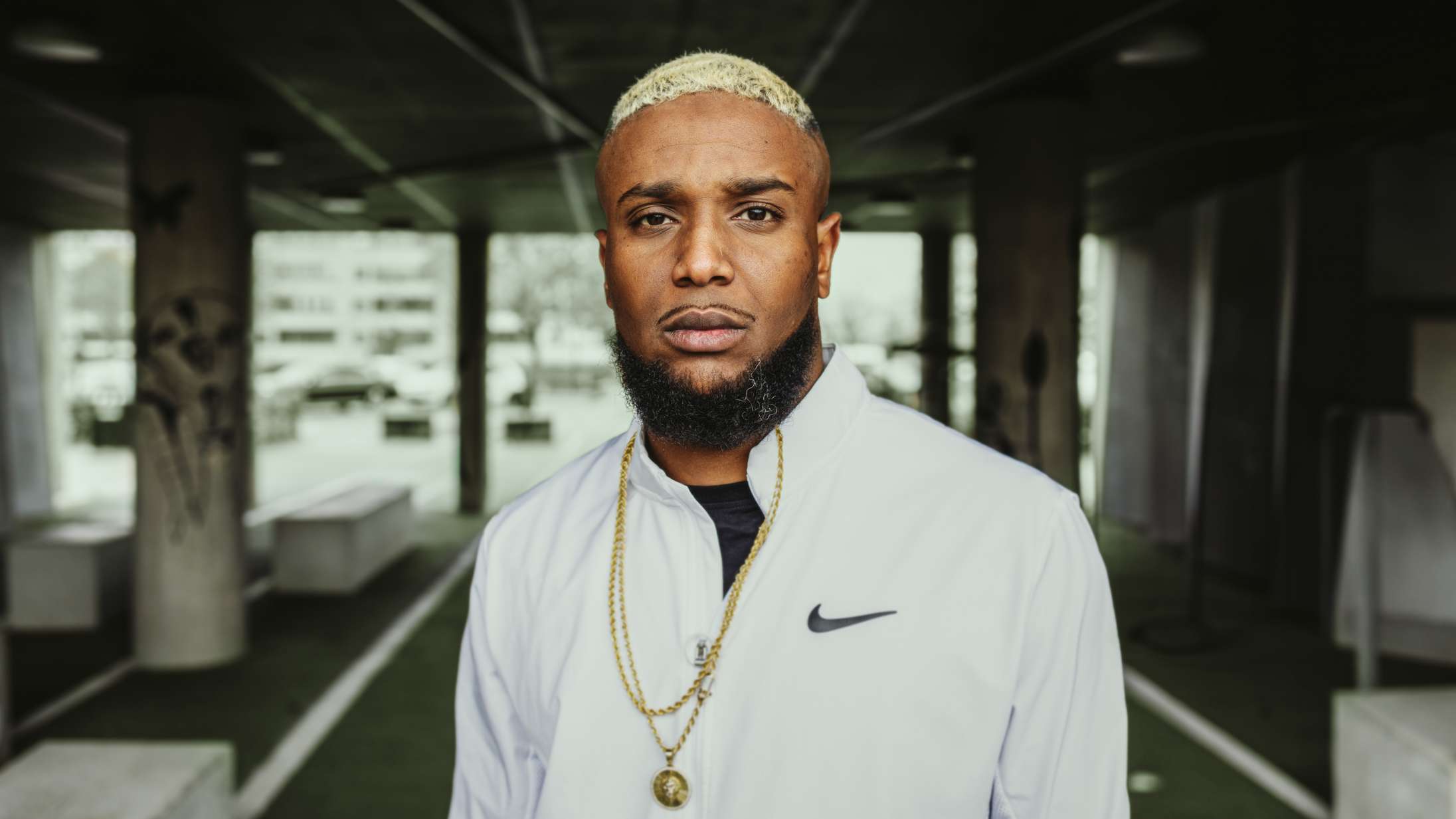 Sangen ‘Roll With It’ er benzin på bålet til alle dem, der tror, at Jamaika er bag D1mas maske