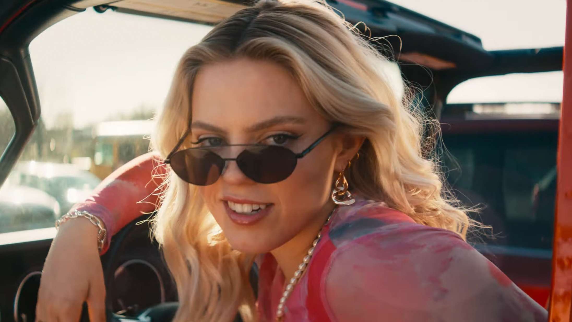 Regina George er stadig skolens mest populære pige i musical-remake af ’Mean Girls’ – se traileren