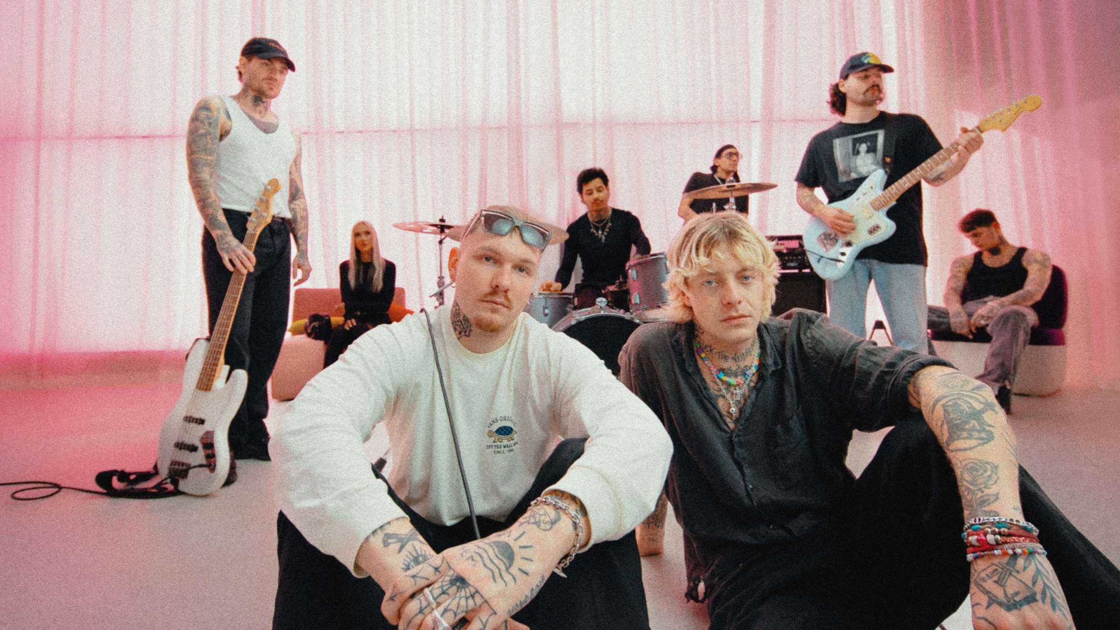 Premiere: Fabräk har altid sagt, at de ikke er et punkband – på ‘Ik fake længere’ mener de det rent faktisk