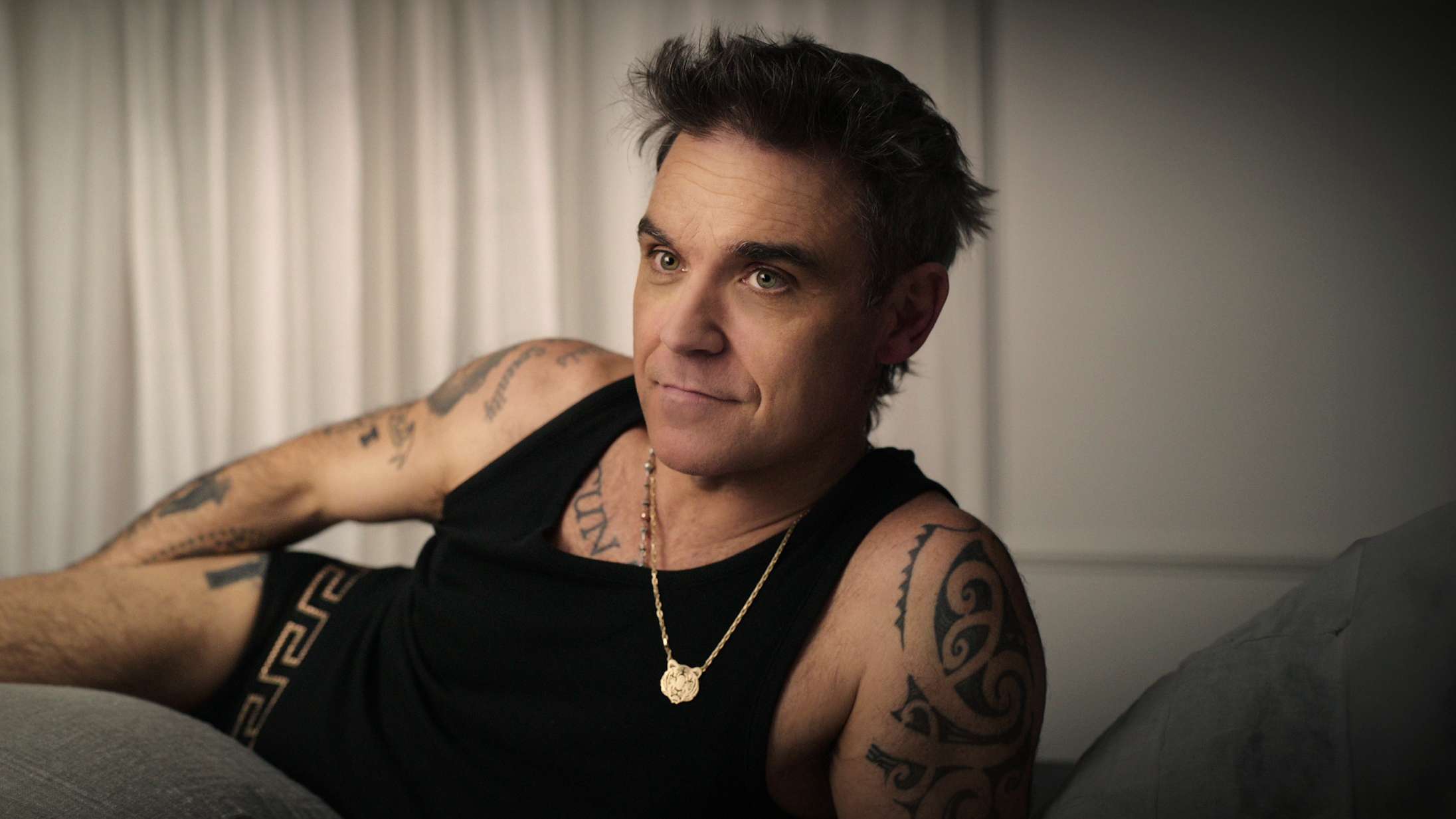 ‘Robbie Williams’: Popstjernen er mere nøgen end nogensinde i ny Netflix-dokumentar