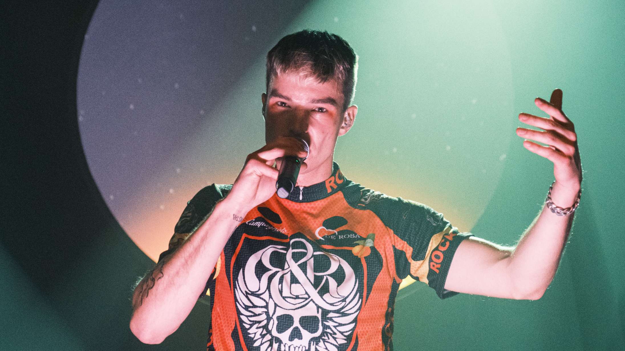 Da Søns magnetiske forsanger tog stylter på, blev en allerede god koncert magisk