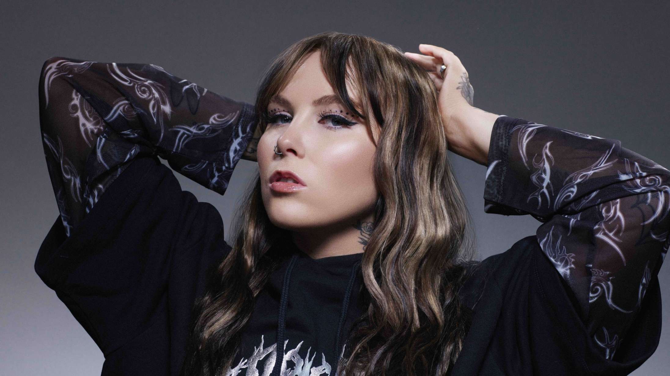 Syd for Solen annoncerer Kenya Grace og AV AV AV