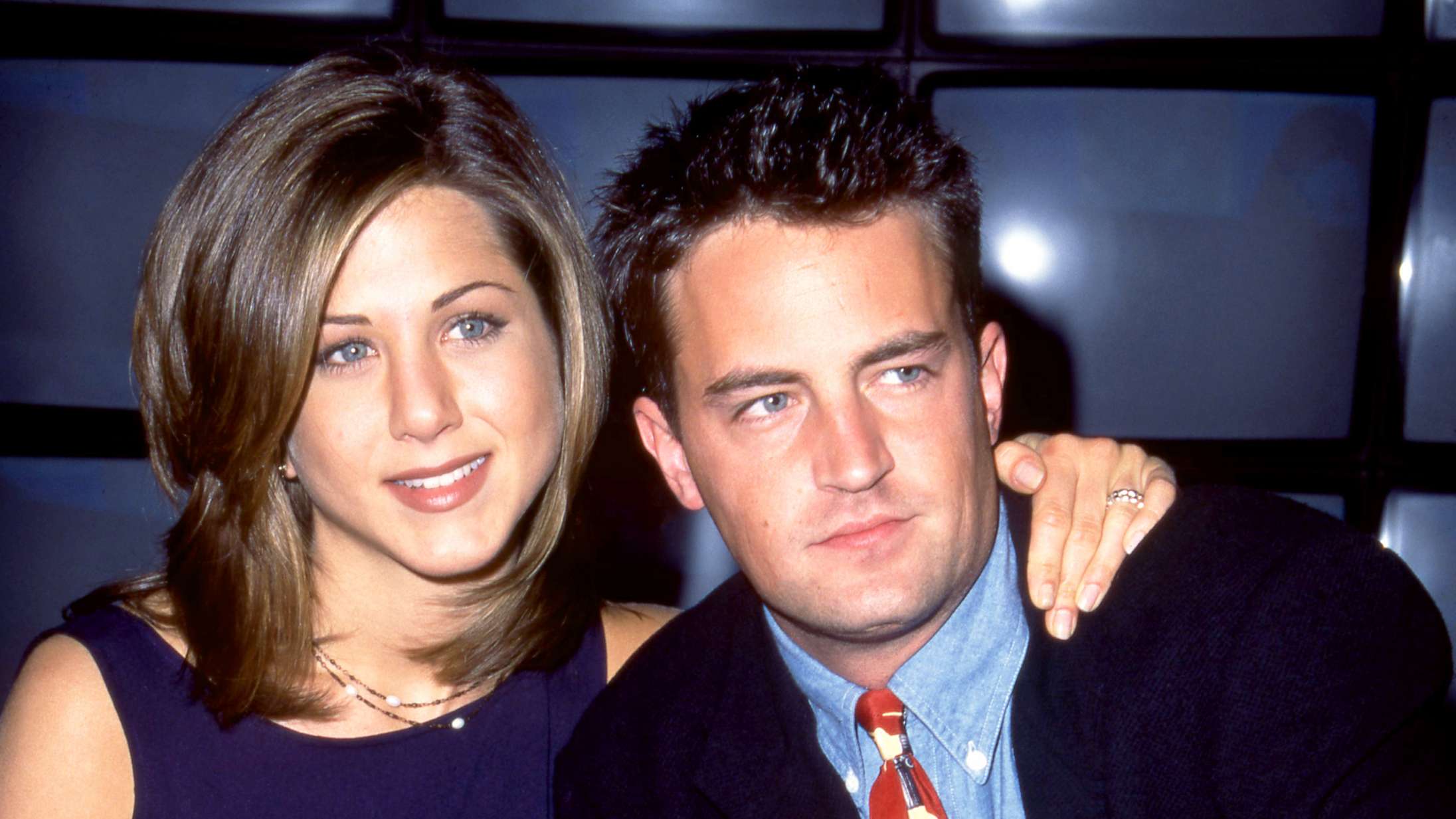 Jennifer Aniston skrev med Matthew Perry på hans dødsdag: »Han var glad«