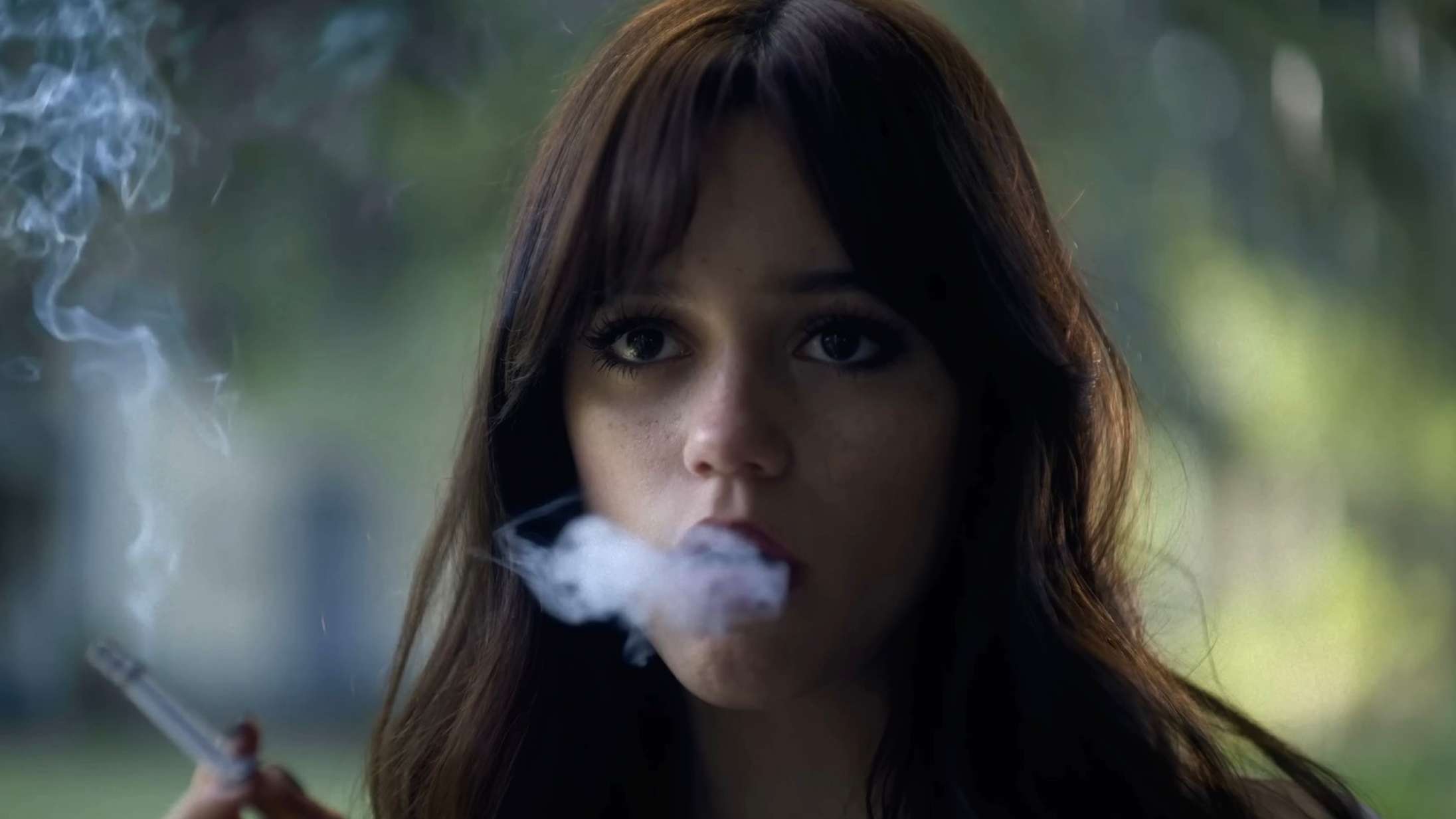 Jenna Ortega forfører Martin Freeman i traileren til ‘Miller’s Girl’