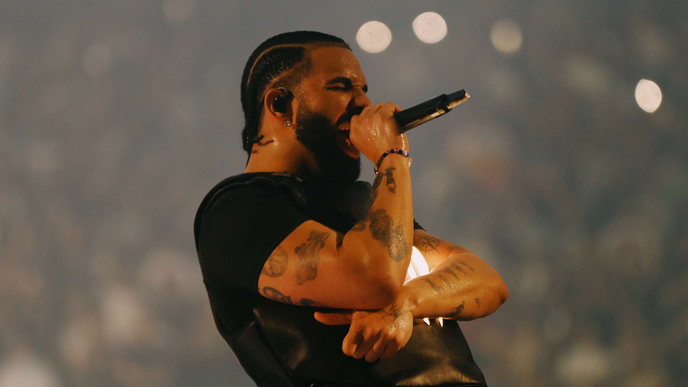 Drakes nye Kendrick Lamar-diss byder på både AI-2Pac og Taylor Swift-referencer