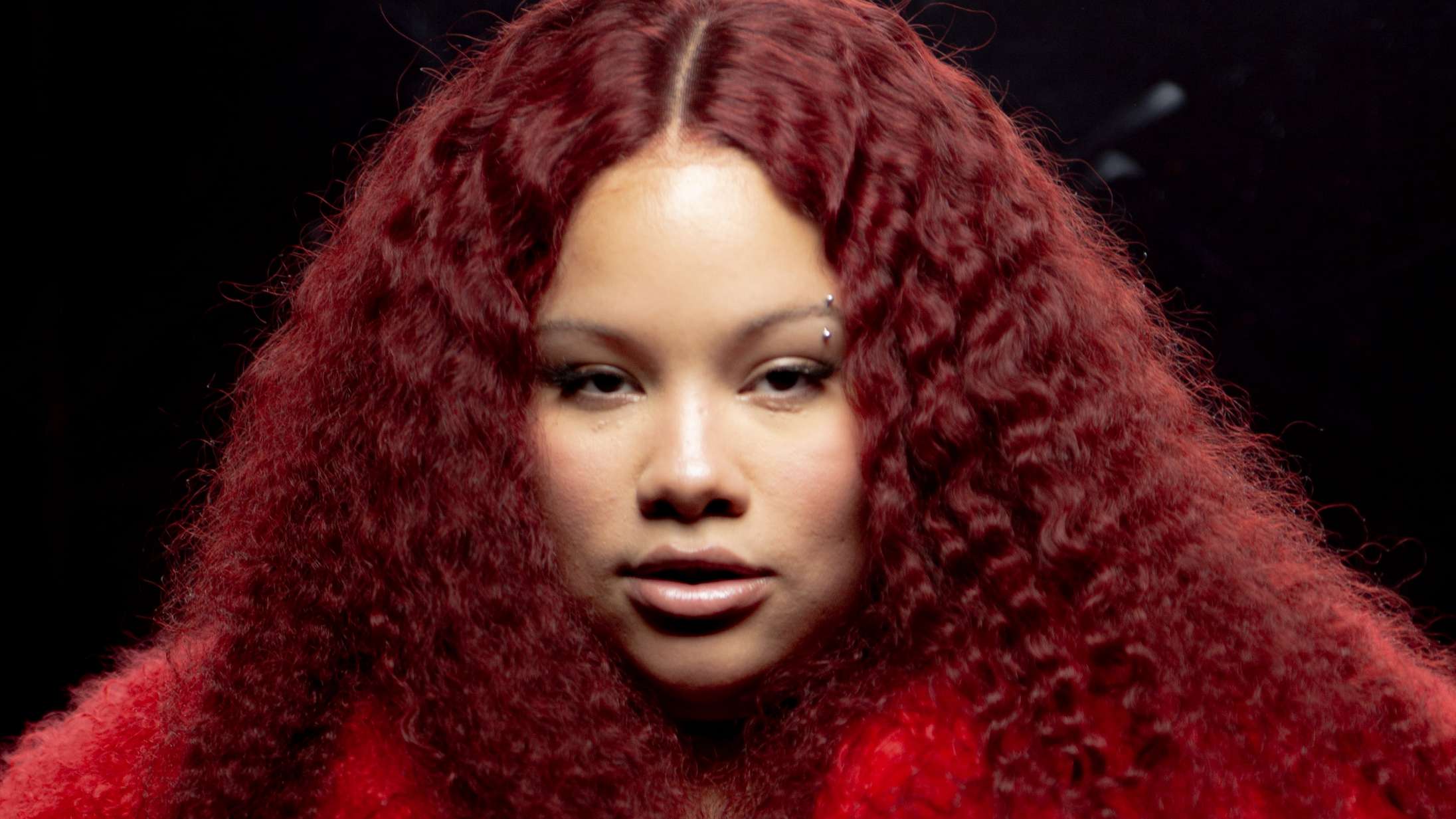 Årets sidste Top Tracks: Denne klubbanger hylder plastik, botox og alt det »falske«