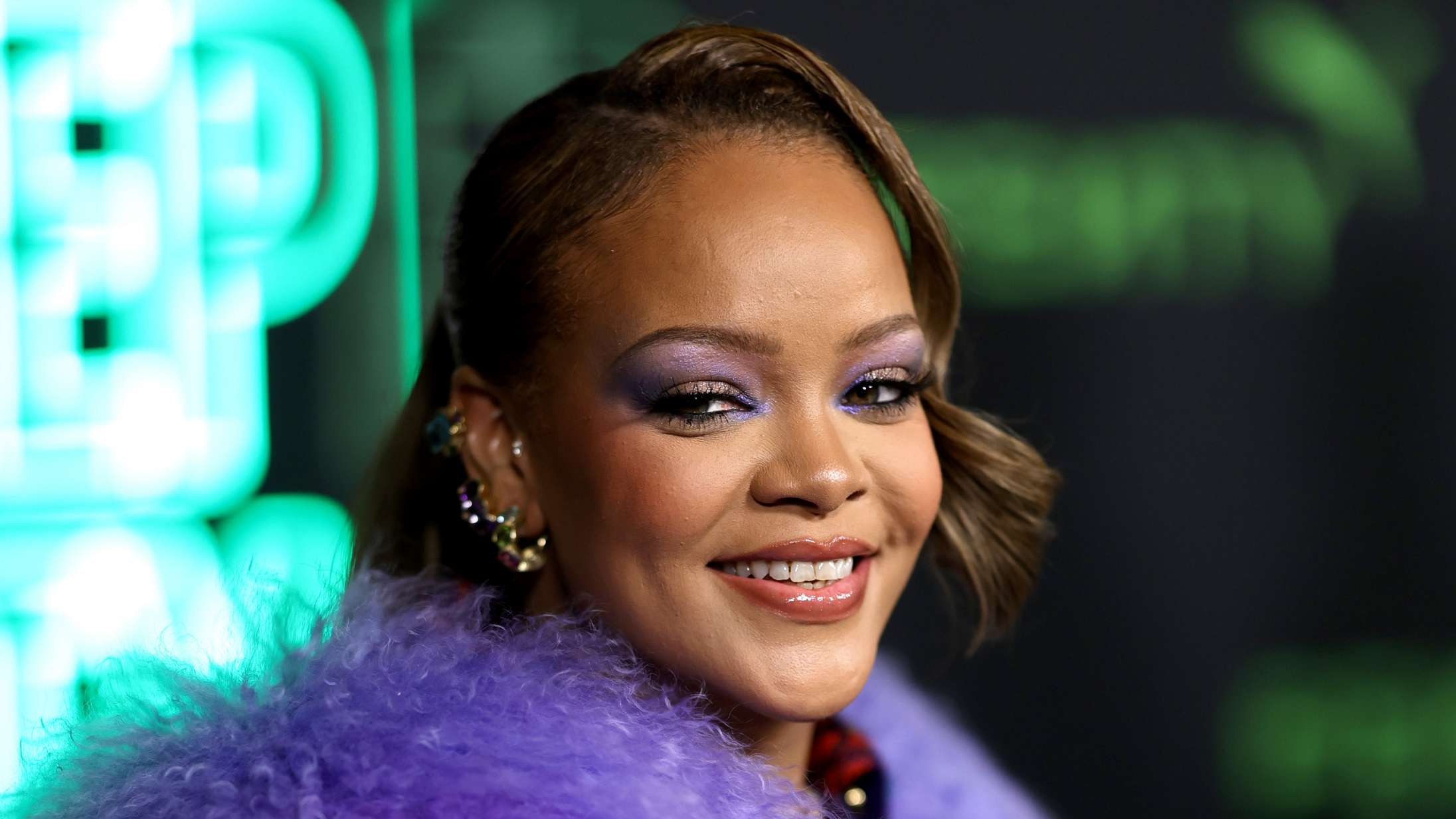 Rihanna og Natalie Portman fangirler over hinanden i ny video: »Du er en af de hotteste bitches i Hollywood«