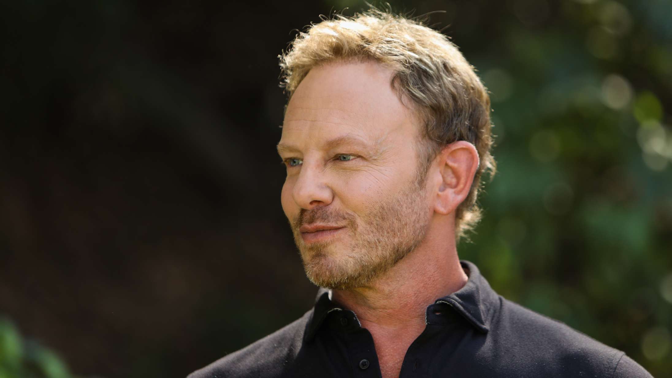 ‘Beverly Hills’-stjerne angrebet af minibikere i Los Angeles – se videoen