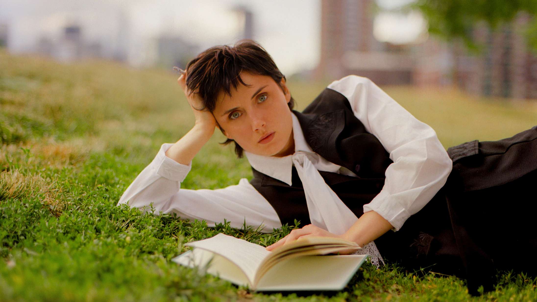 ‘Blue Raspberry’: Katy Kirbys debutalbum gik under radaren – please, lad det ikke ske igen