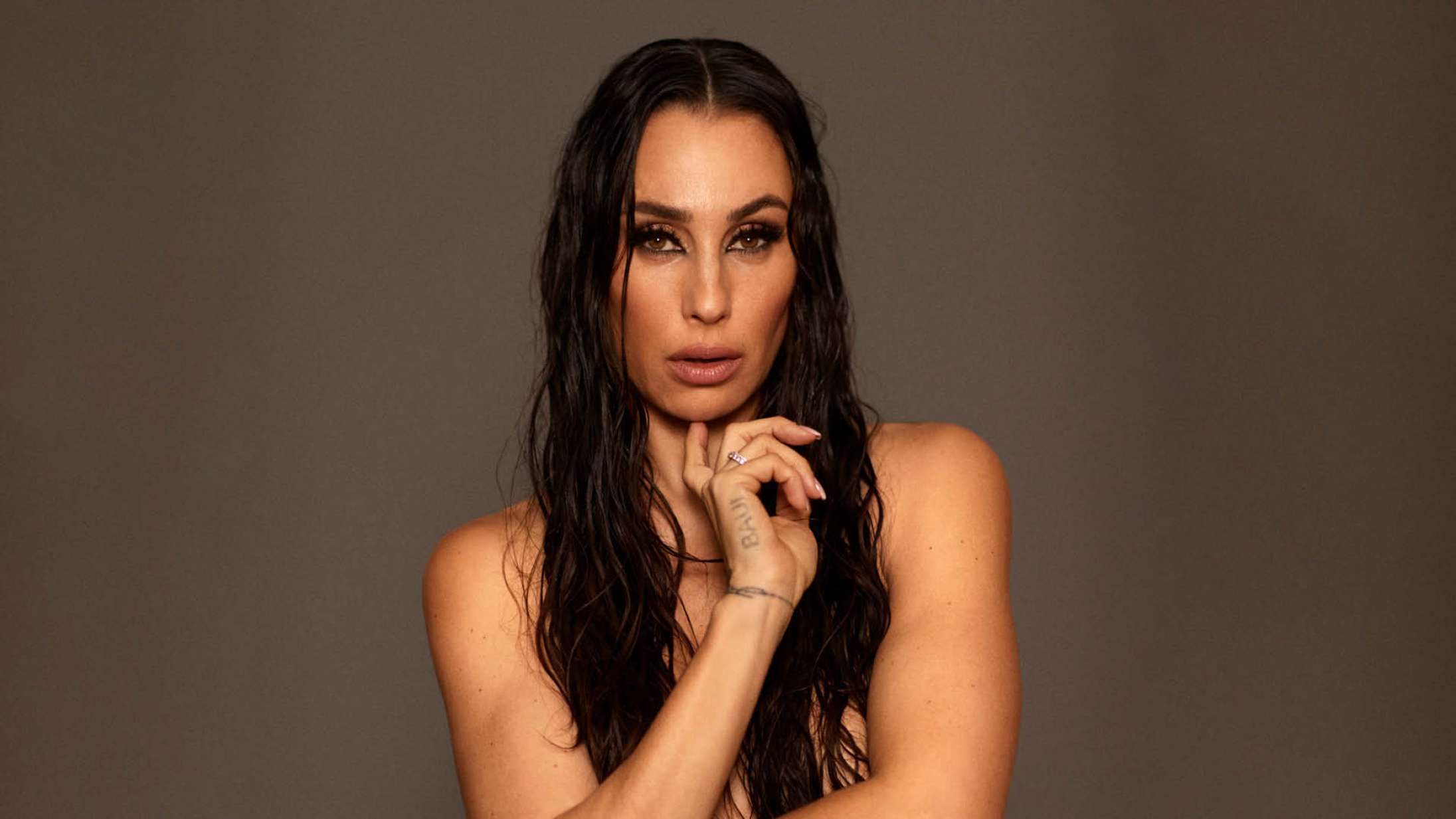 Roskilde Festivals programchef er ikke bange for at booke popnavne som Medina: »Det er en styrke«