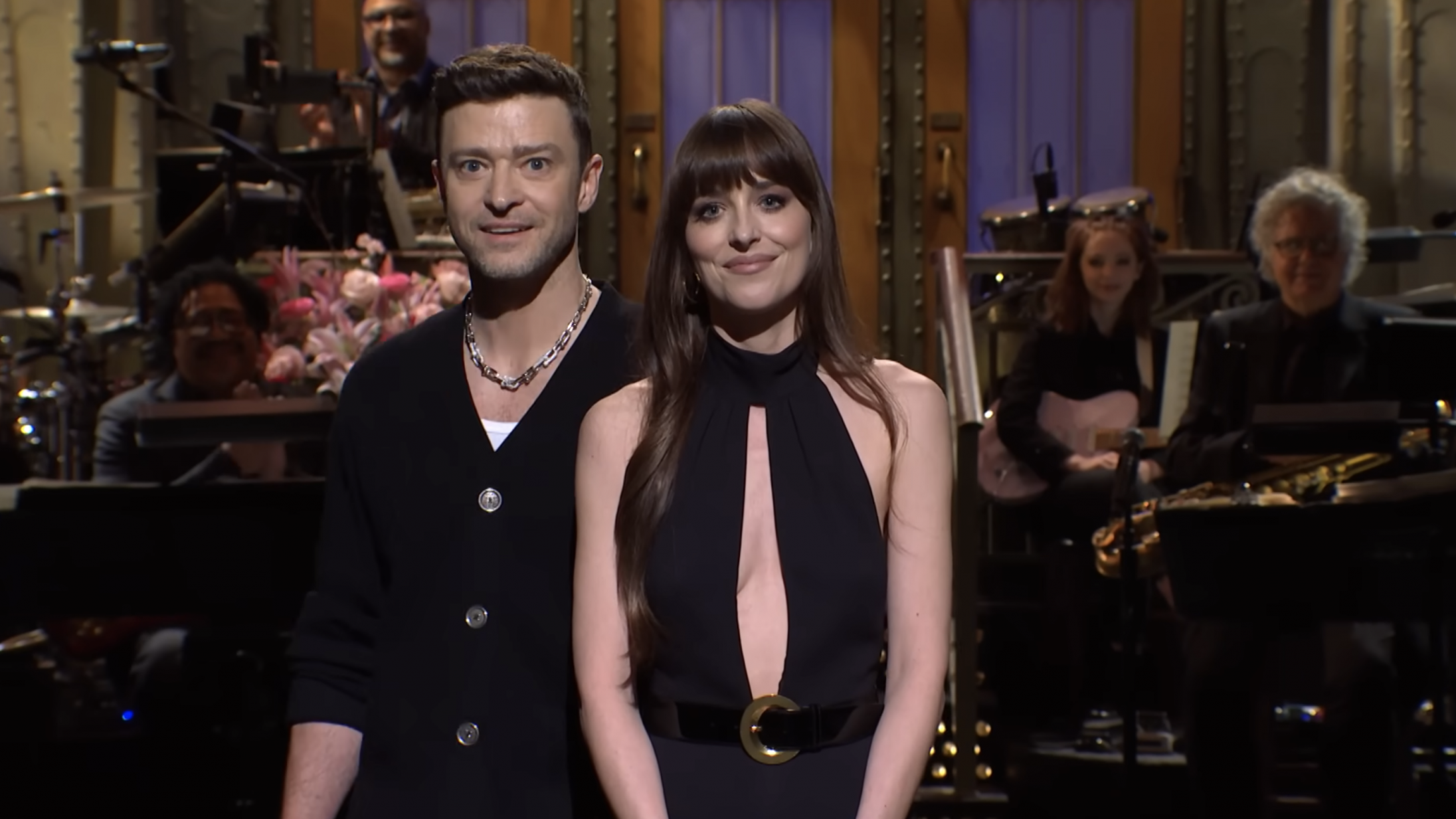 Justin Timberlake og Jimmy Fallon crasher Dakota Johnsons åbningsmonolog i ‘SNL’ – se videoen
