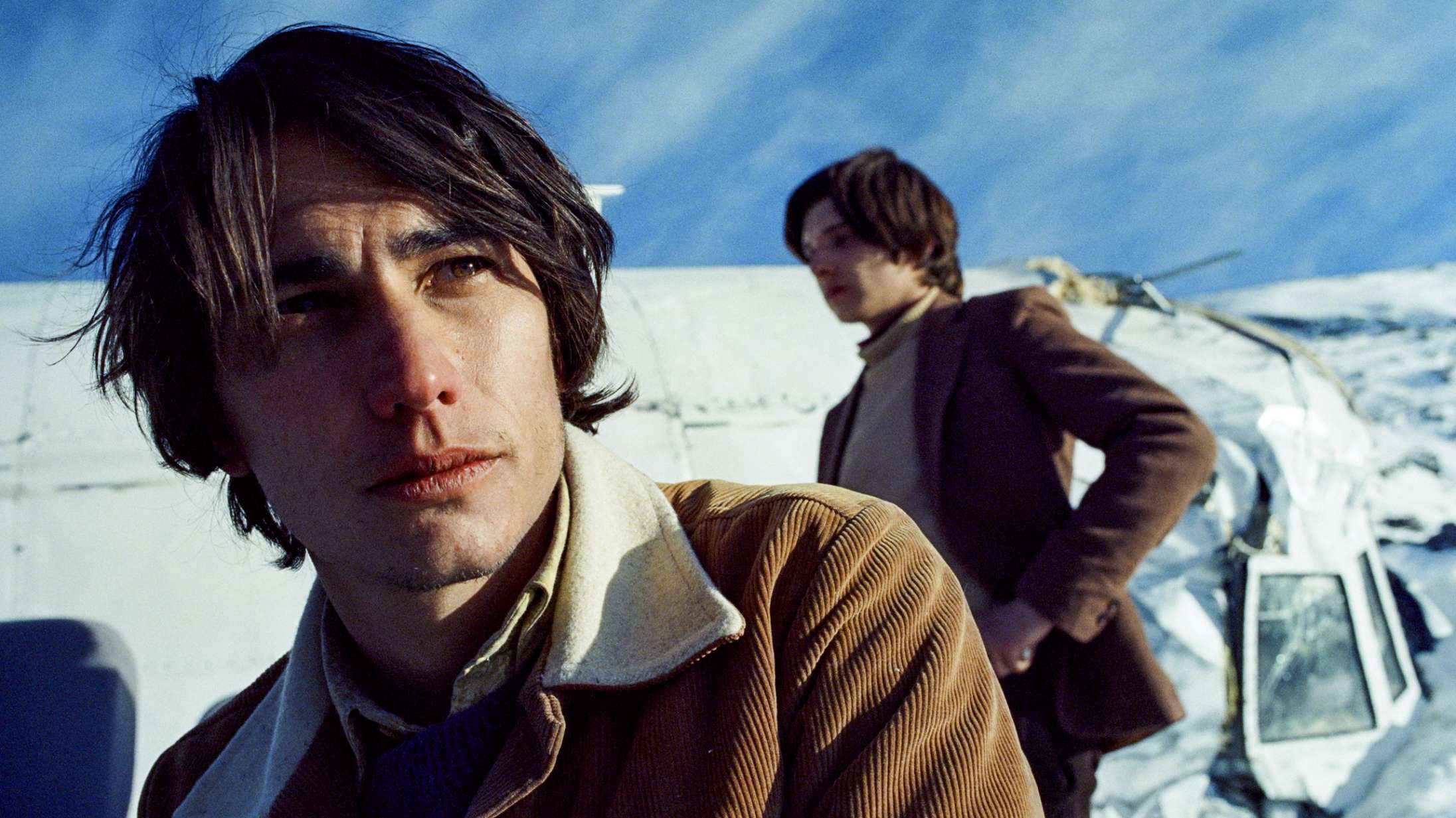 ’Snefællesskabet’: Mirakuløst overlevelsesdrama på Netflix er neglebidende og besynderligt smukt