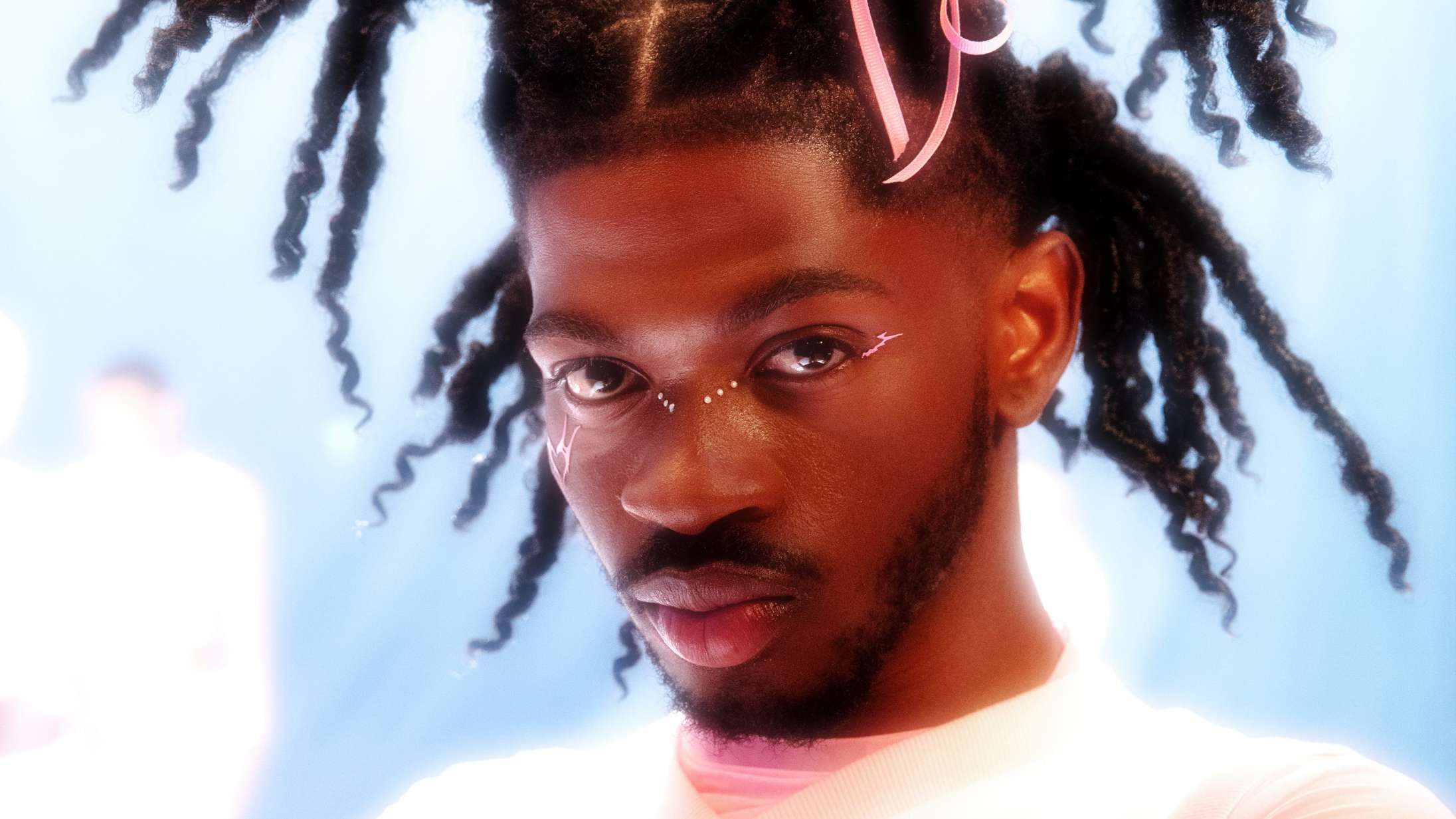 »Den her sang gør intet for mig«: Soundvenues musikredaktion diskuterer nye singler af Ariana Grande og Lil Nas X