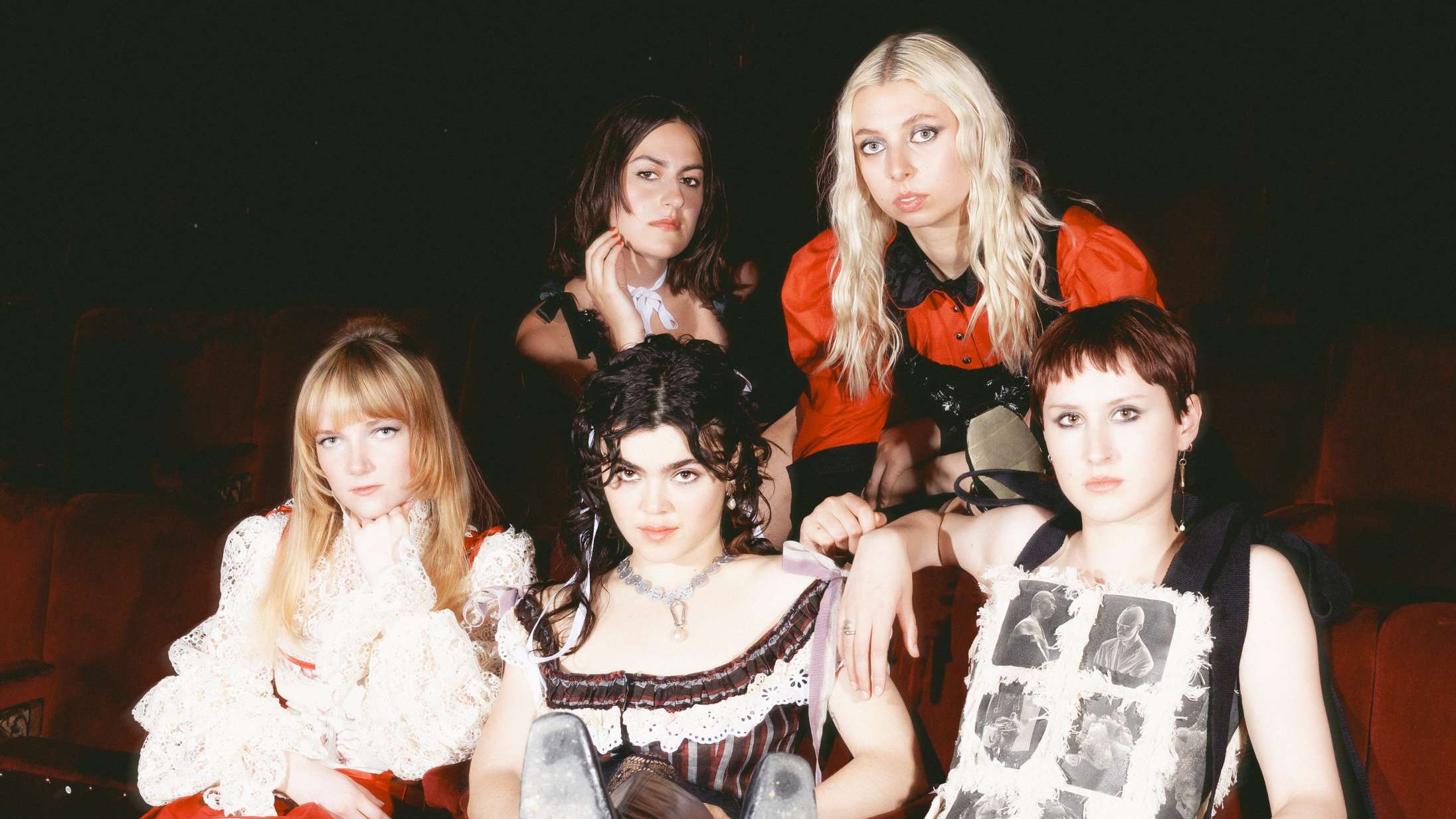 Ugens vigtigste udgivelser: Britisk indierock-kvintet rider på en bølge af hype